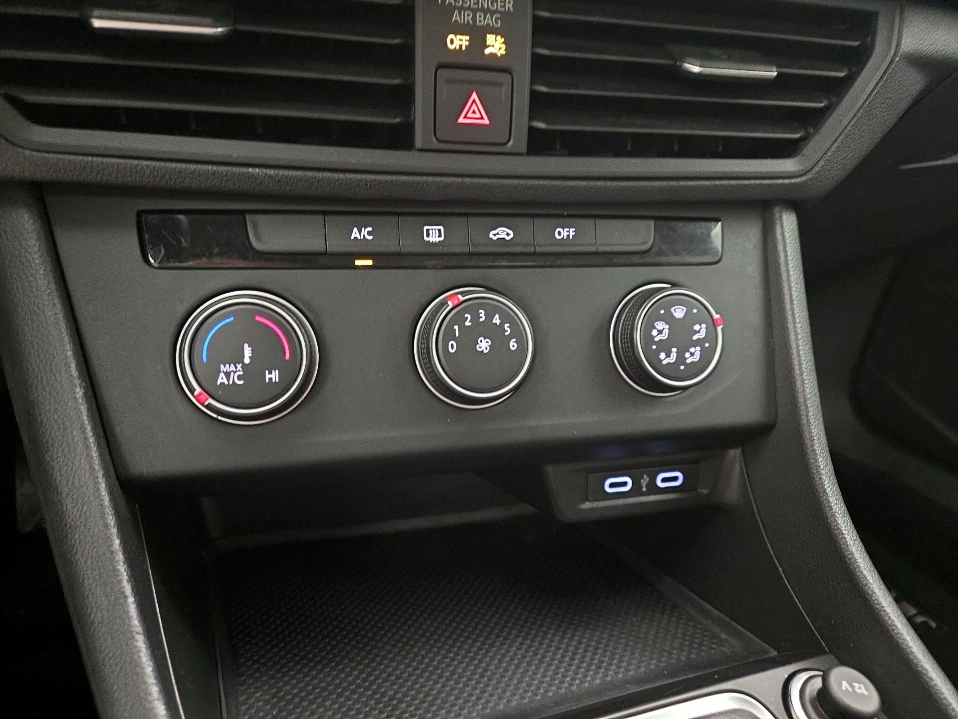 Thumbnail: 2020 Volkswagen Jetta - 16