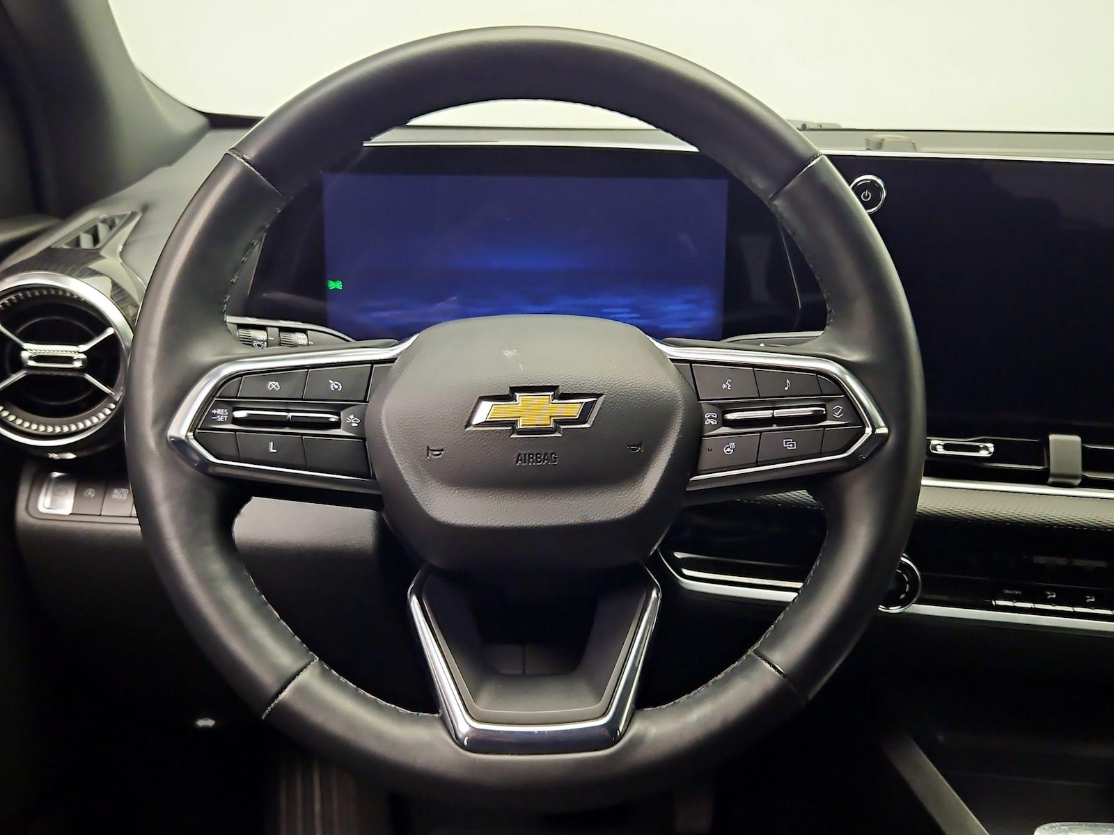 2025 Chevrolet Equinox LT - Photo 11
