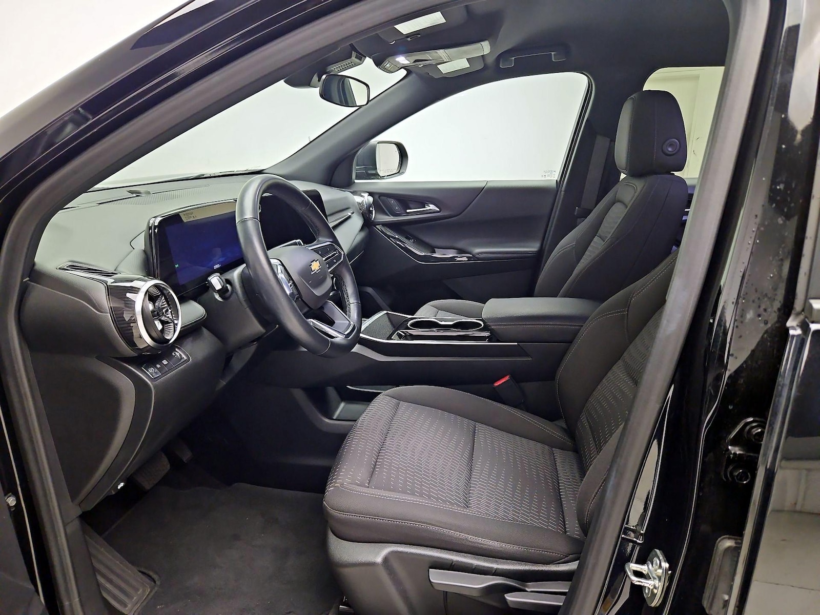 2025 Chevrolet Equinox LT - Photo 12