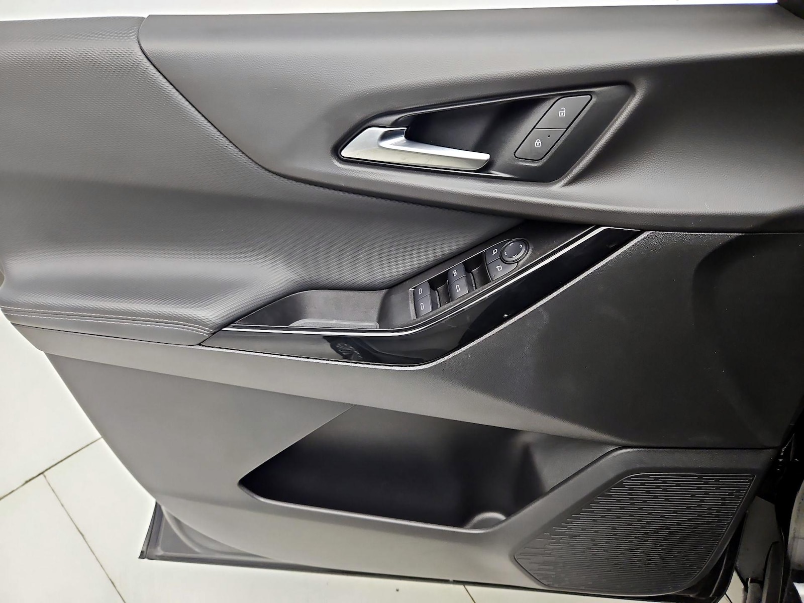 2025 Chevrolet Equinox LT - Photo 13