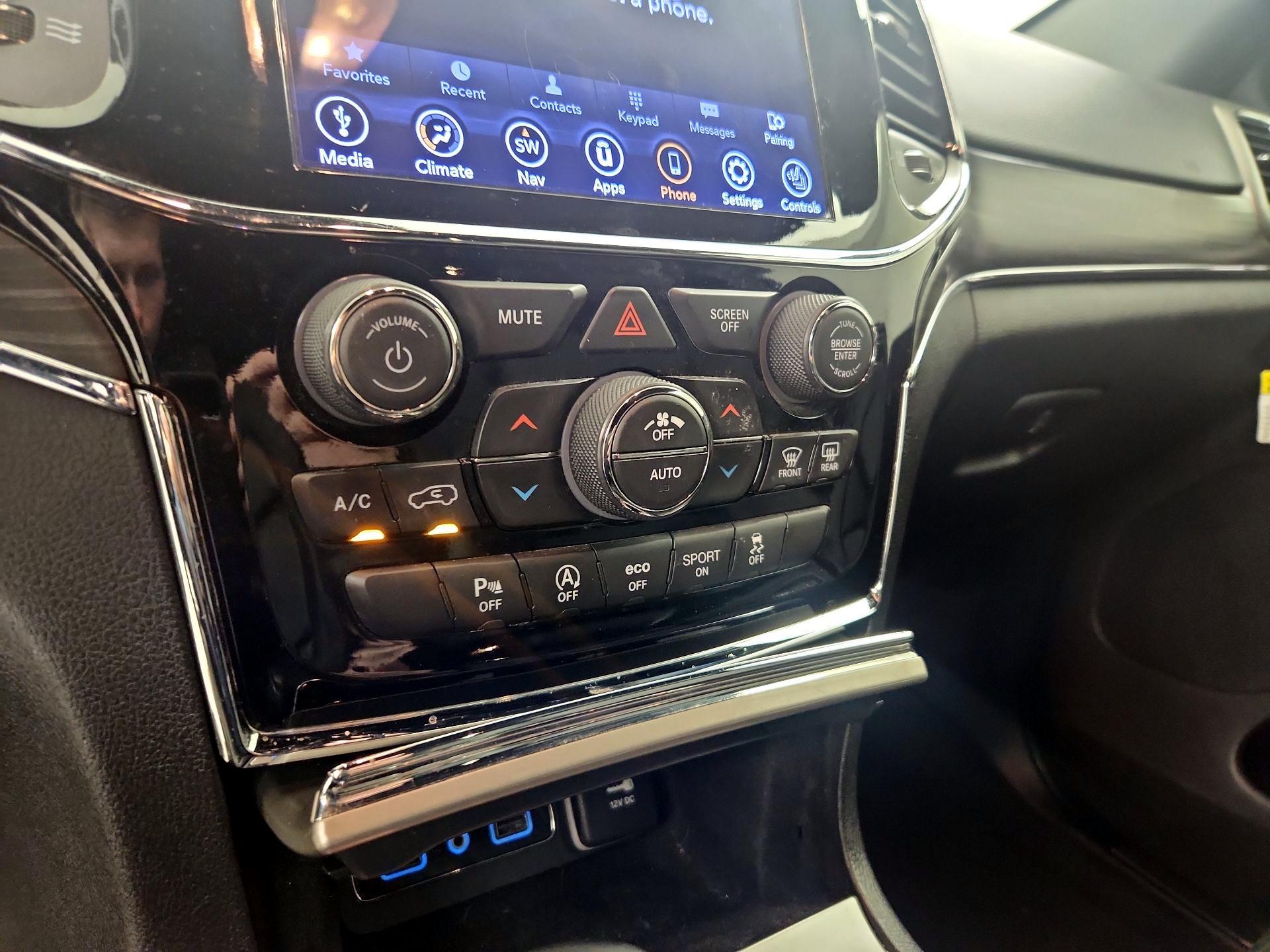 Thumbnail: 2020 Jeep Grand Cherokee - 17