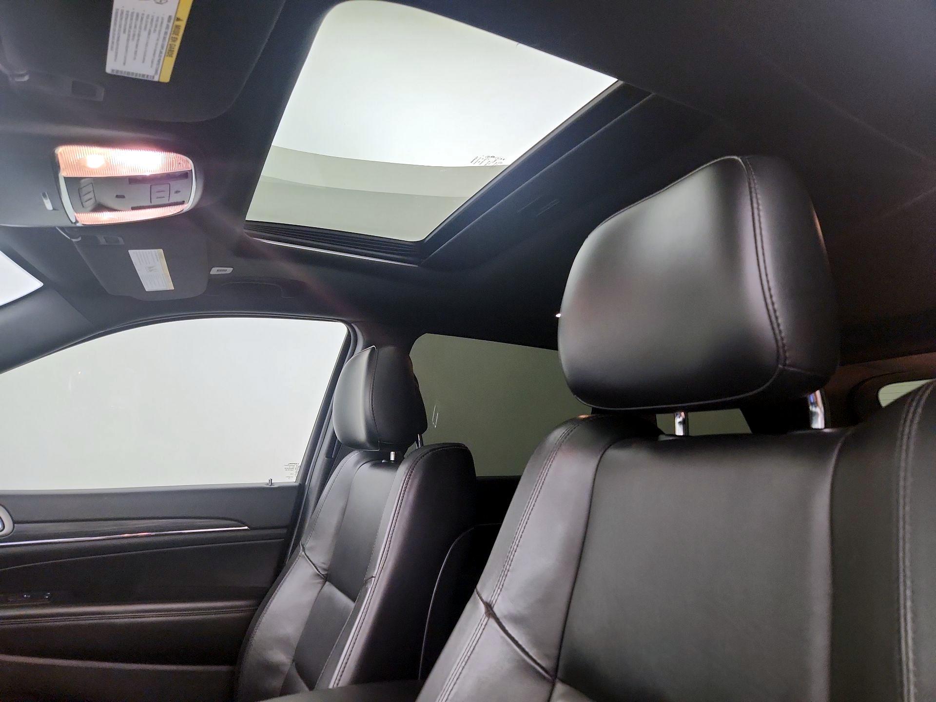 Thumbnail: 2020 Jeep Grand Cherokee - 20