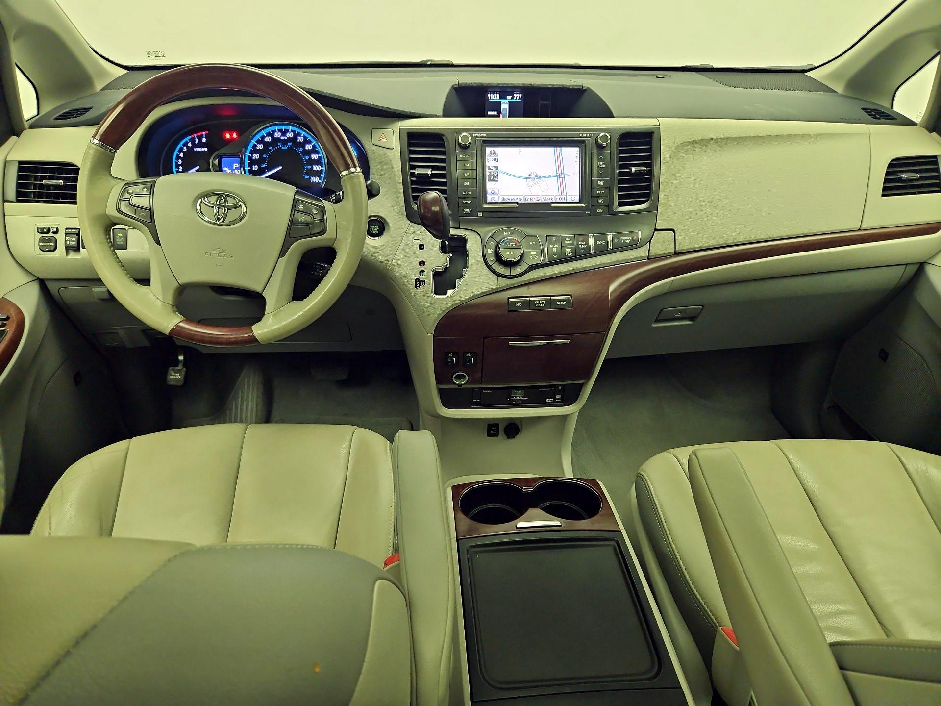 Thumbnail: 2014 Toyota Sienna - 9