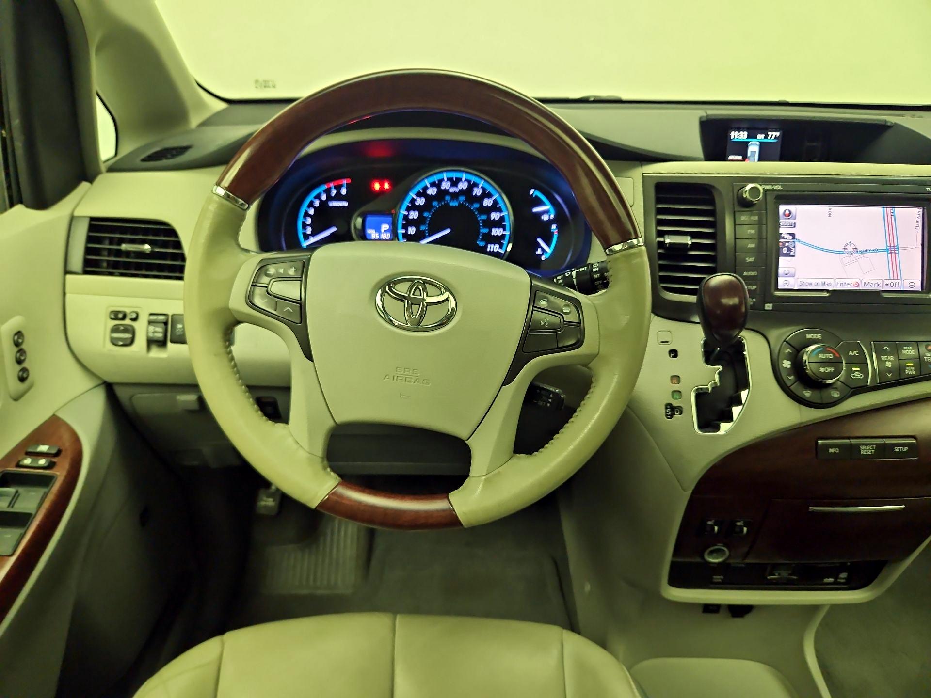 Thumbnail: 2014 Toyota Sienna - 10