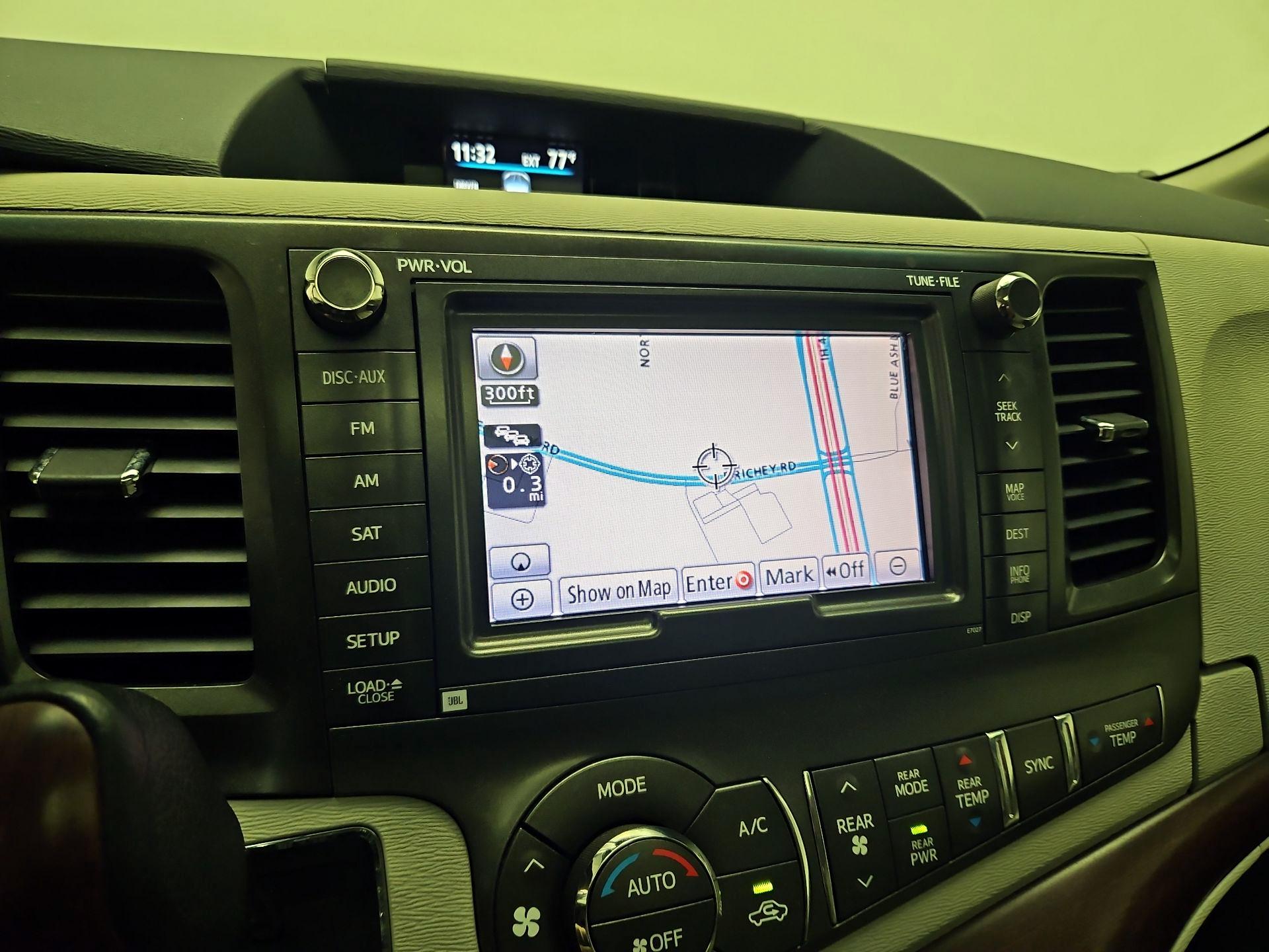 Thumbnail: 2014 Toyota Sienna - 14