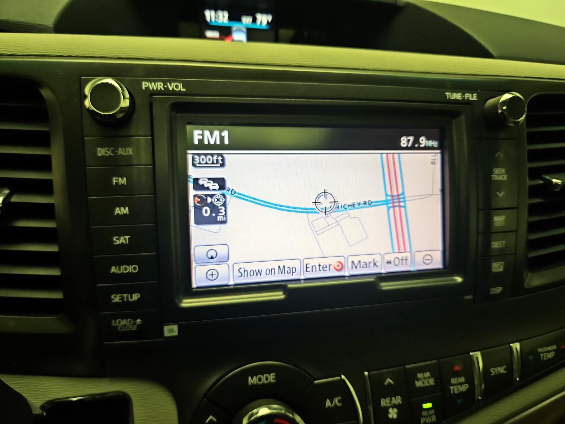 Thumbnail: 2014 Toyota Sienna - 16