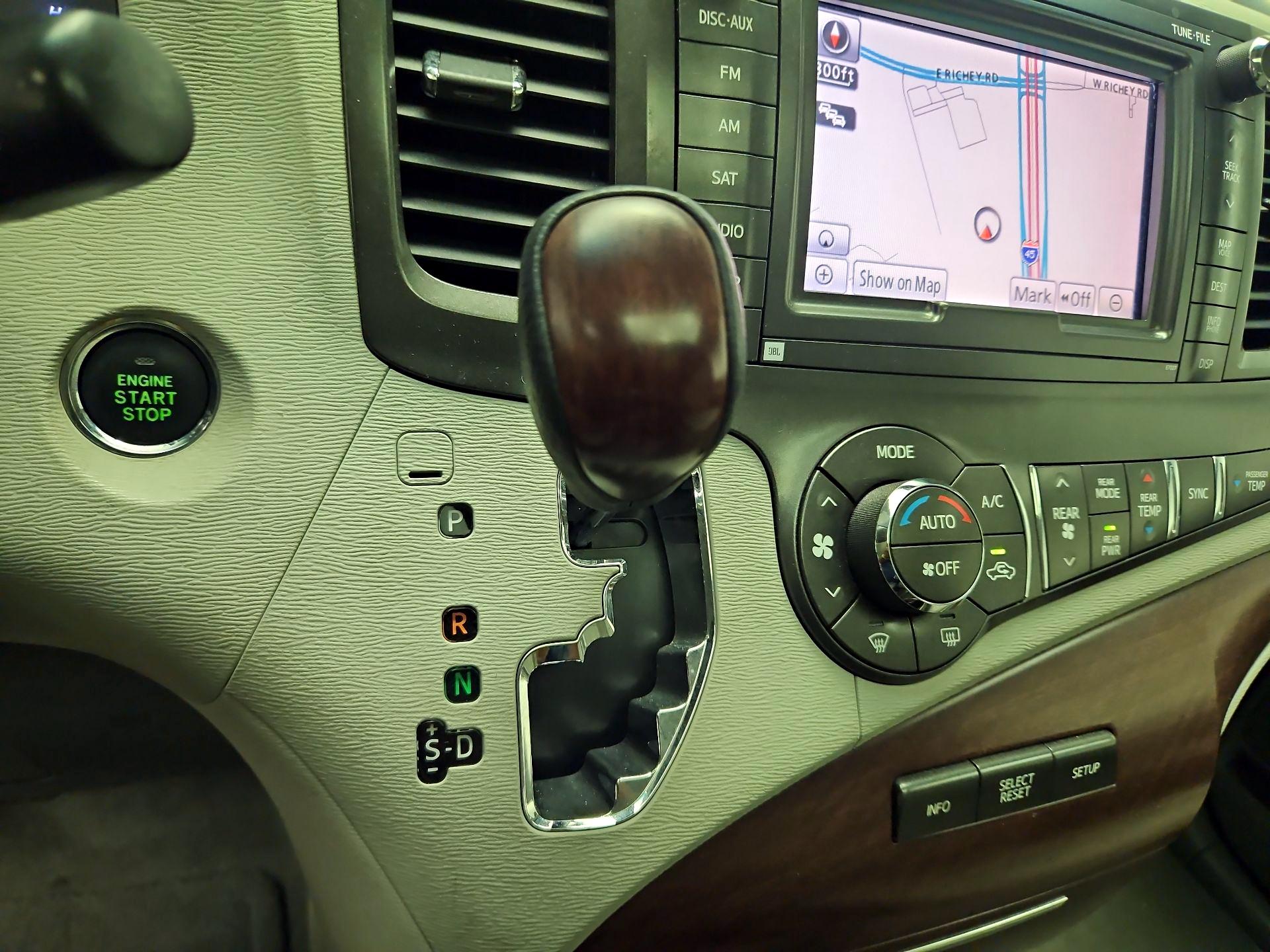 Thumbnail: 2014 Toyota Sienna - 18