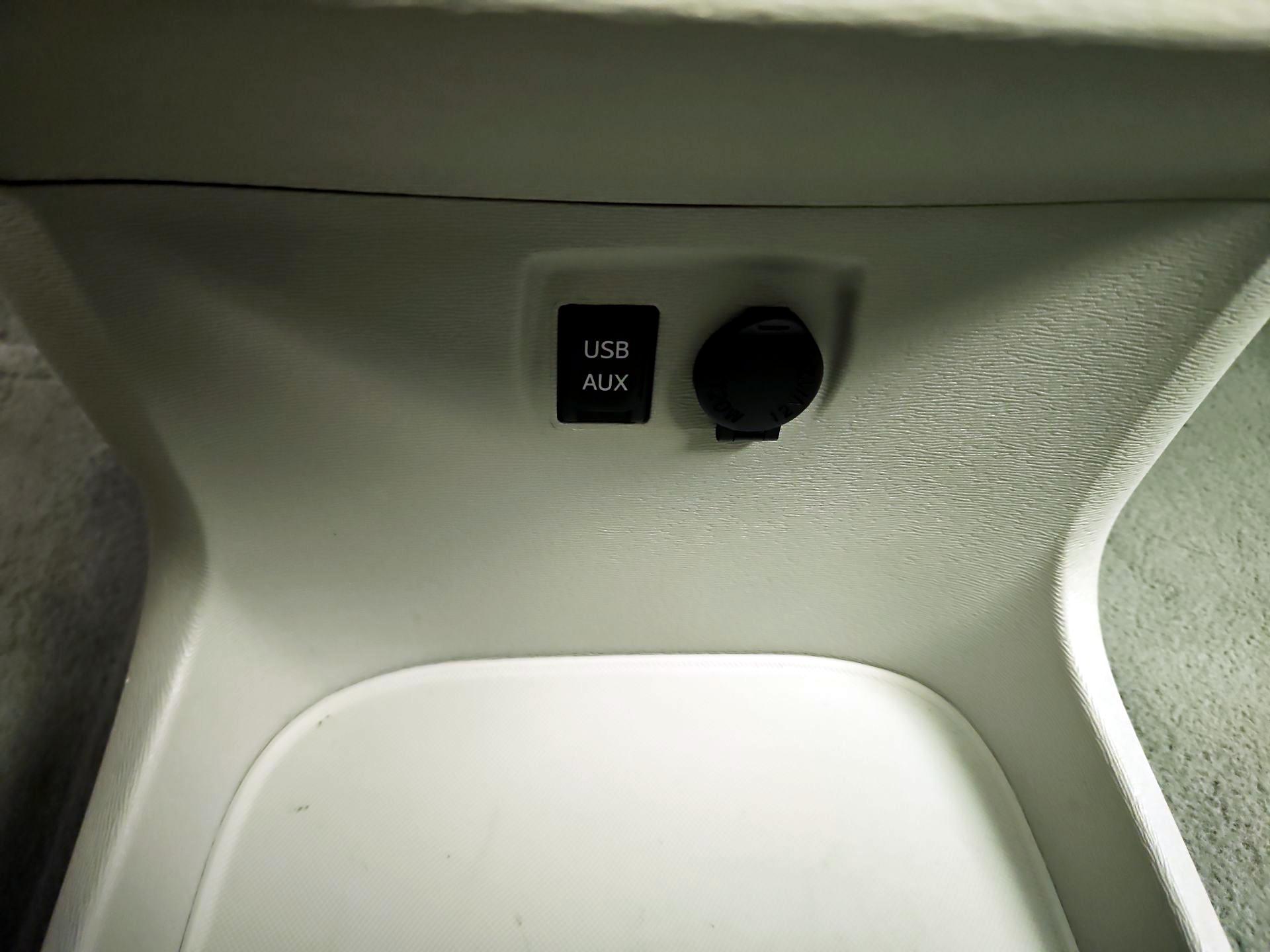 Thumbnail: 2014 Toyota Sienna - 19
