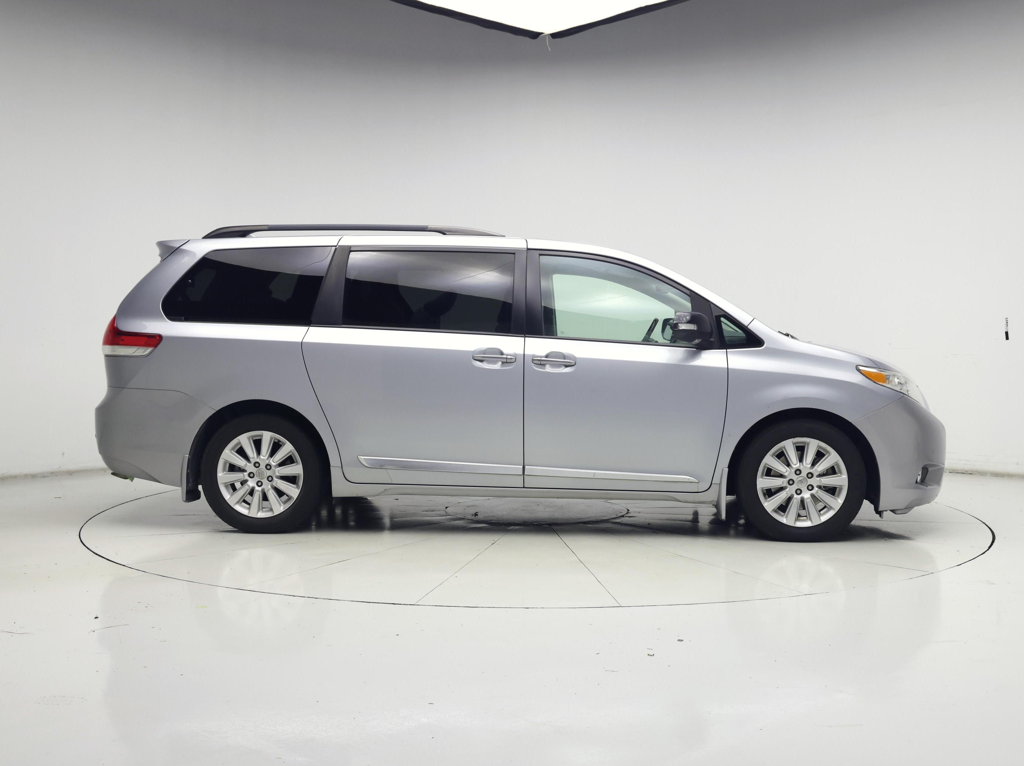 Thumbnail: 2014 Toyota Sienna - 7