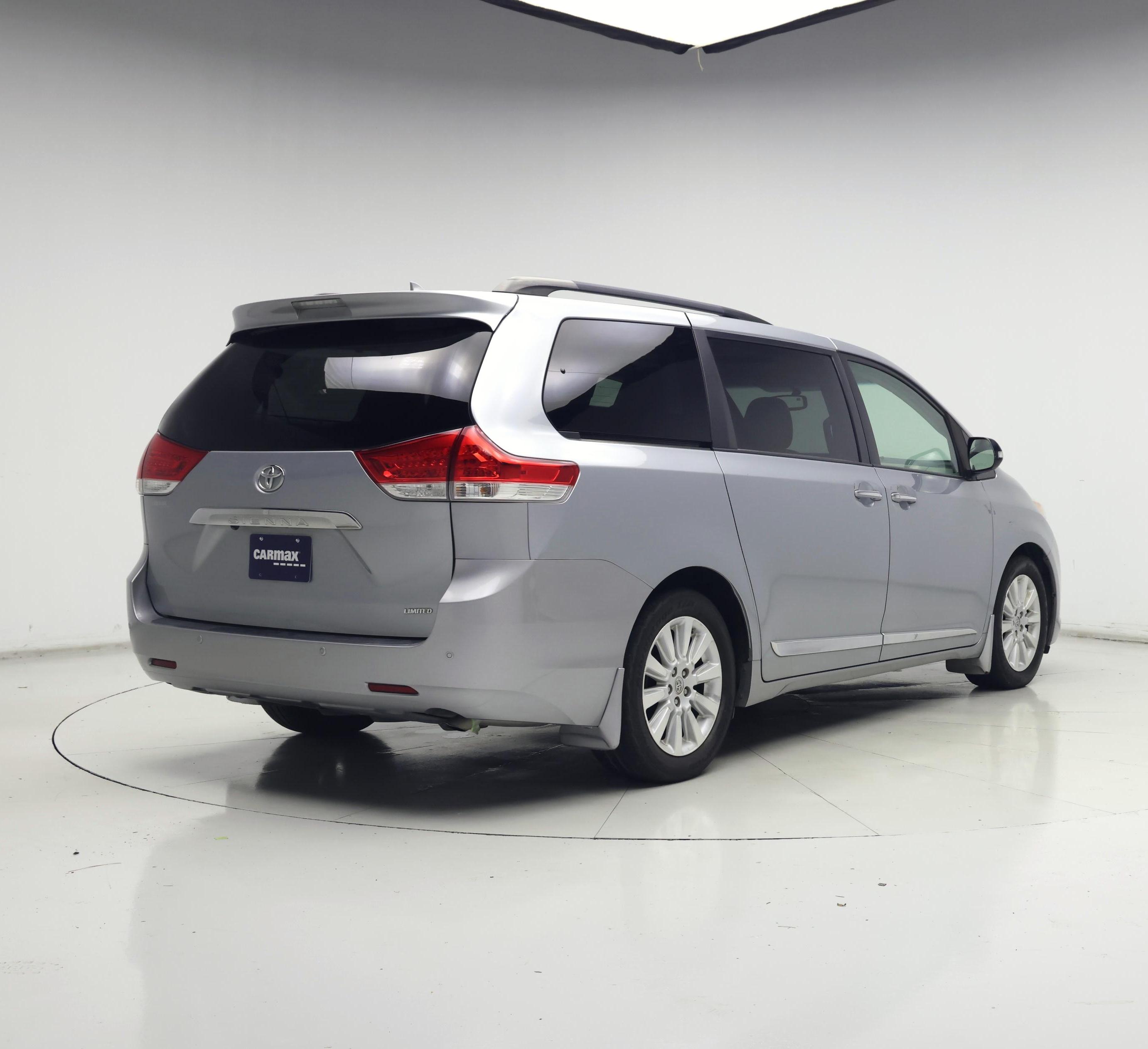 Thumbnail: 2014 Toyota Sienna - 8