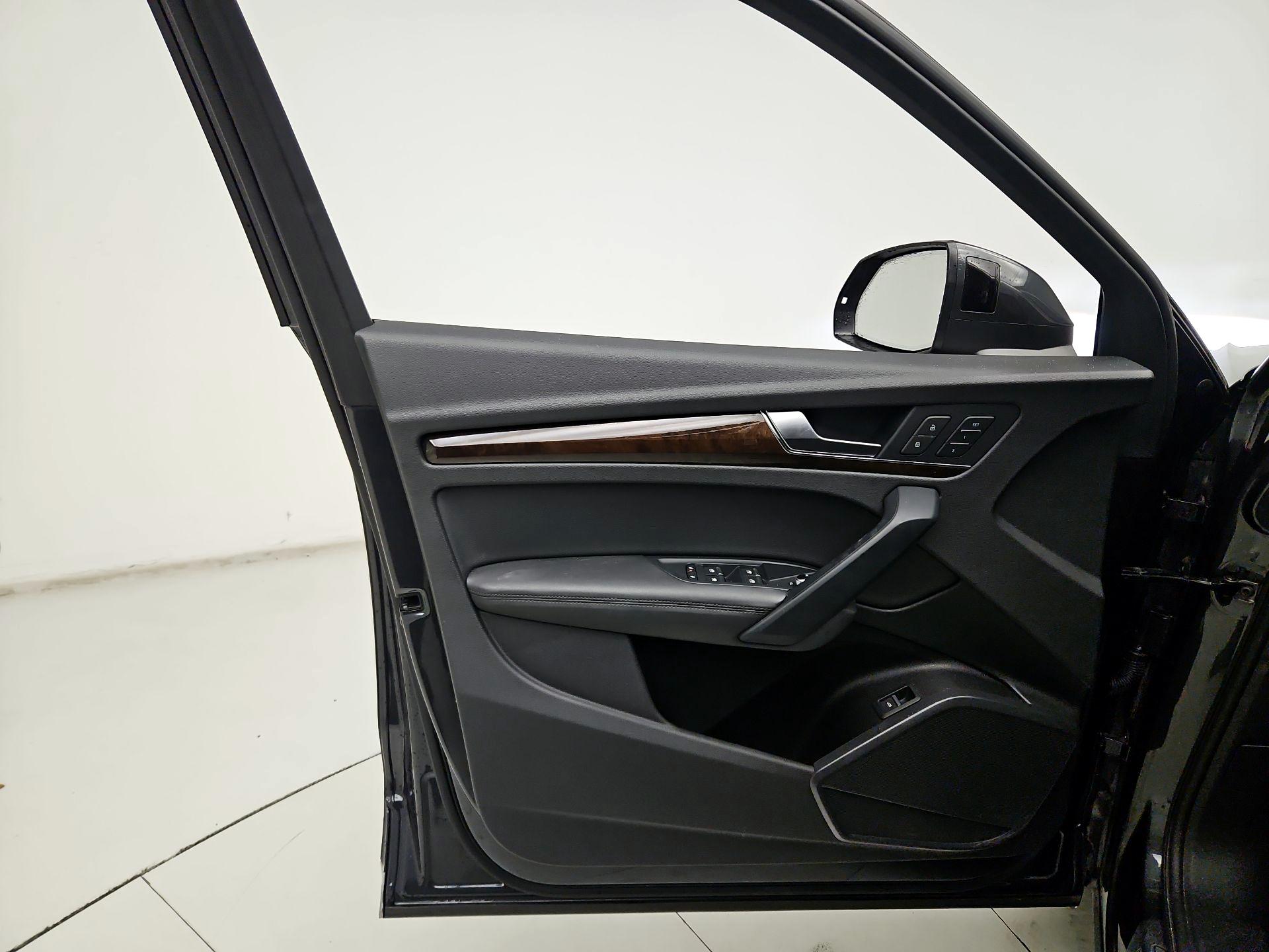 Thumbnail: 2020 Audi Q5 - 12