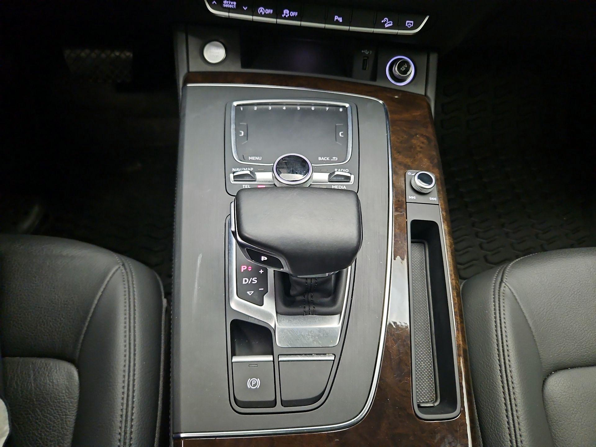 Thumbnail: 2020 Audi Q5 - 16