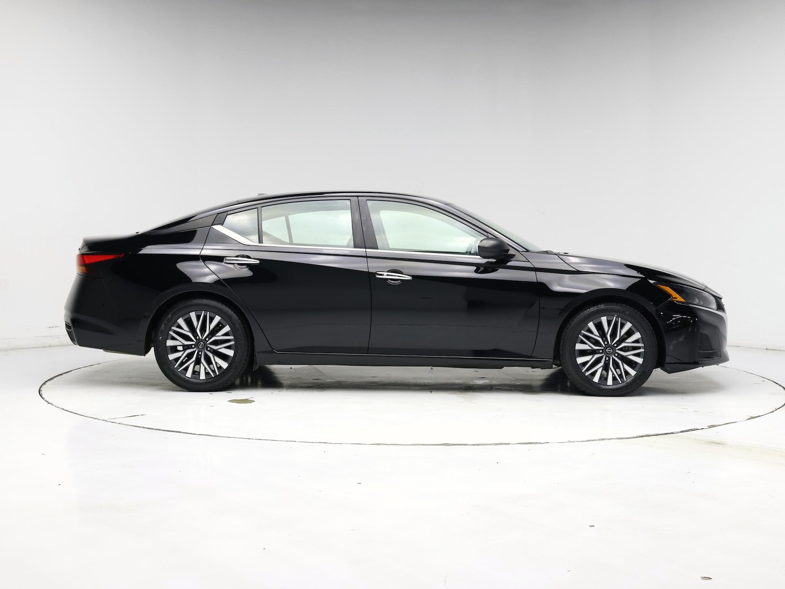 2024 Nissan Altima SV - Photo 8