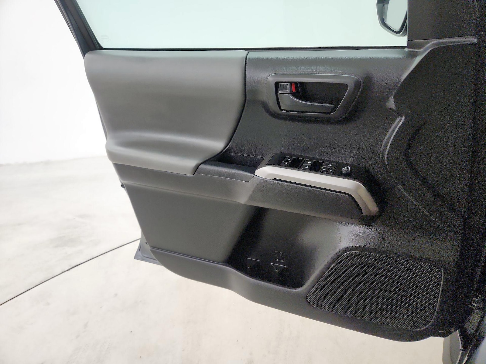 2022 Toyota Tacoma SR5 - Photo 13