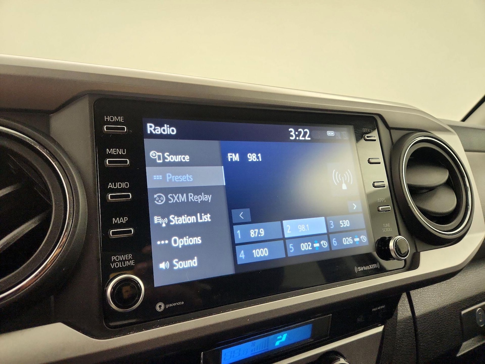 2022 Toyota Tacoma SR5 - Photo 16