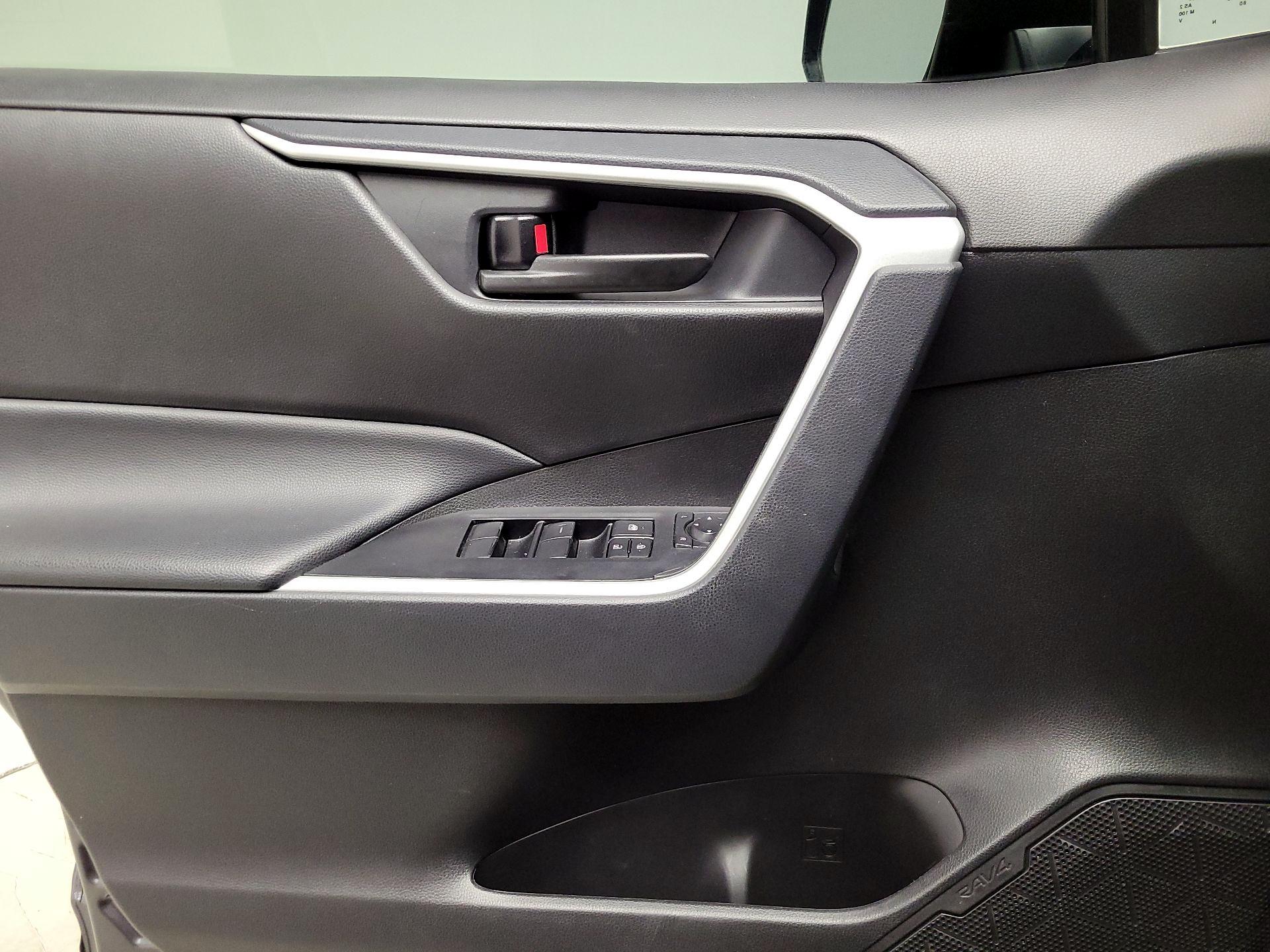 Thumbnail: 2025 Toyota RAV4 - 12