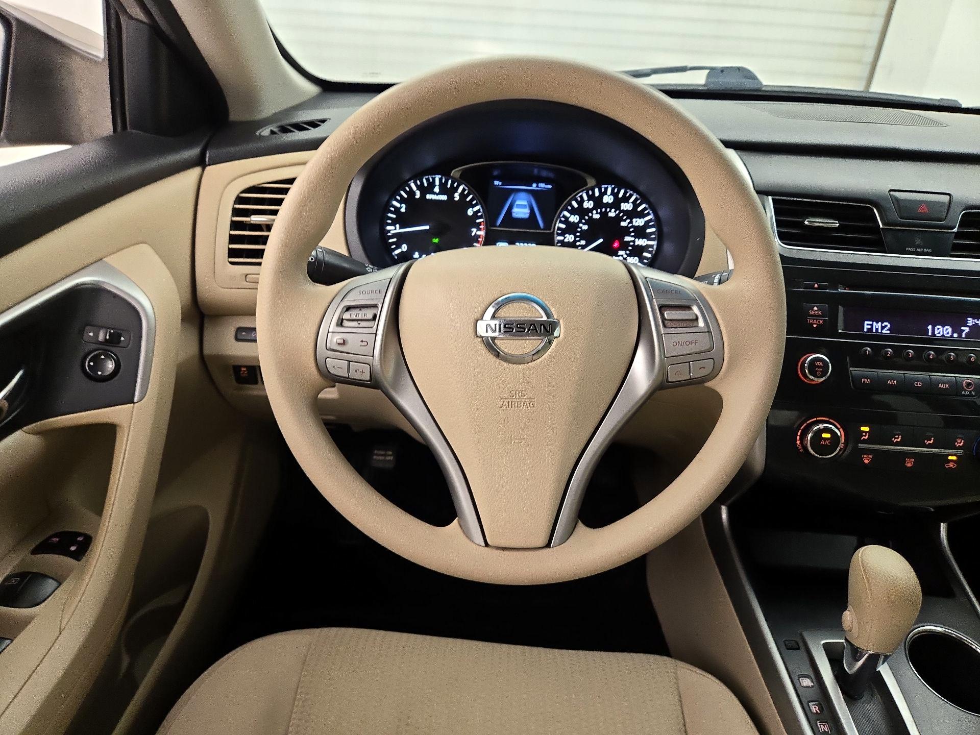 Thumbnail: 2015 Nissan Altima - 10