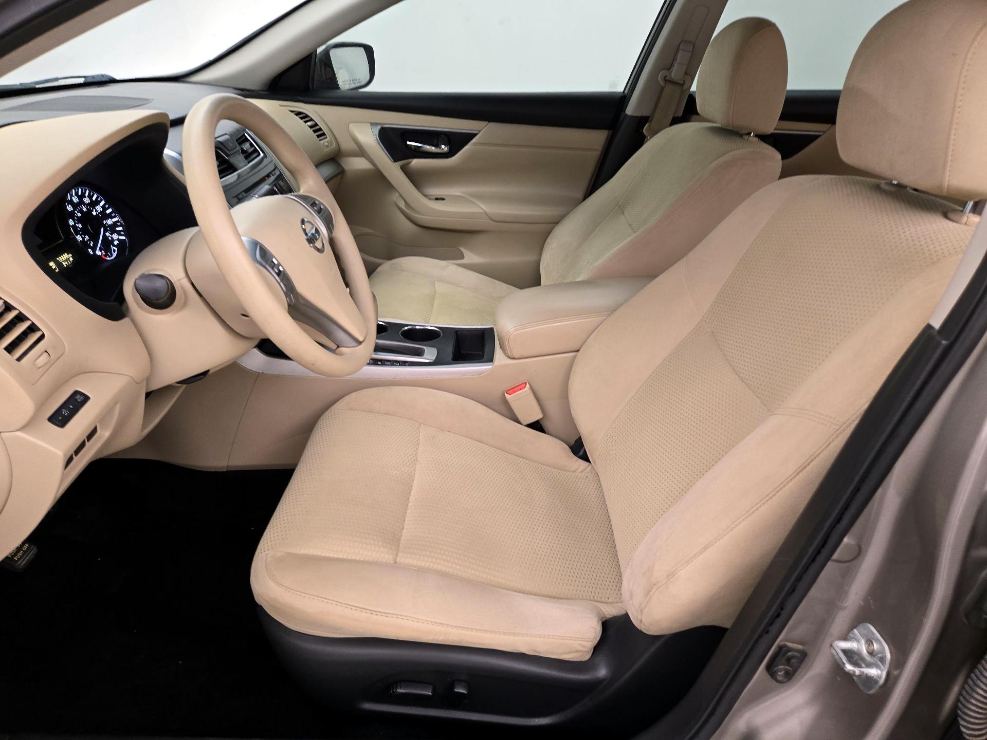 Thumbnail: 2015 Nissan Altima - 11