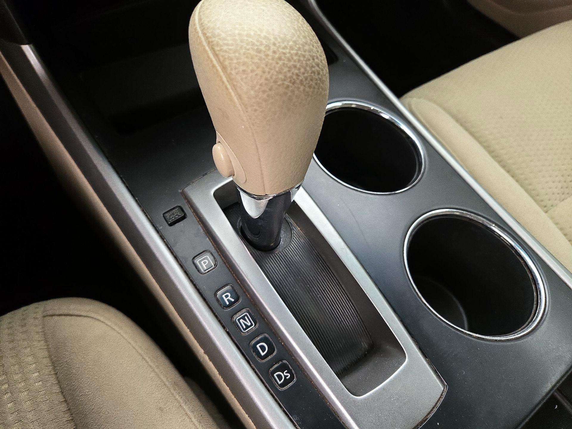 Thumbnail: 2015 Nissan Altima - 16
