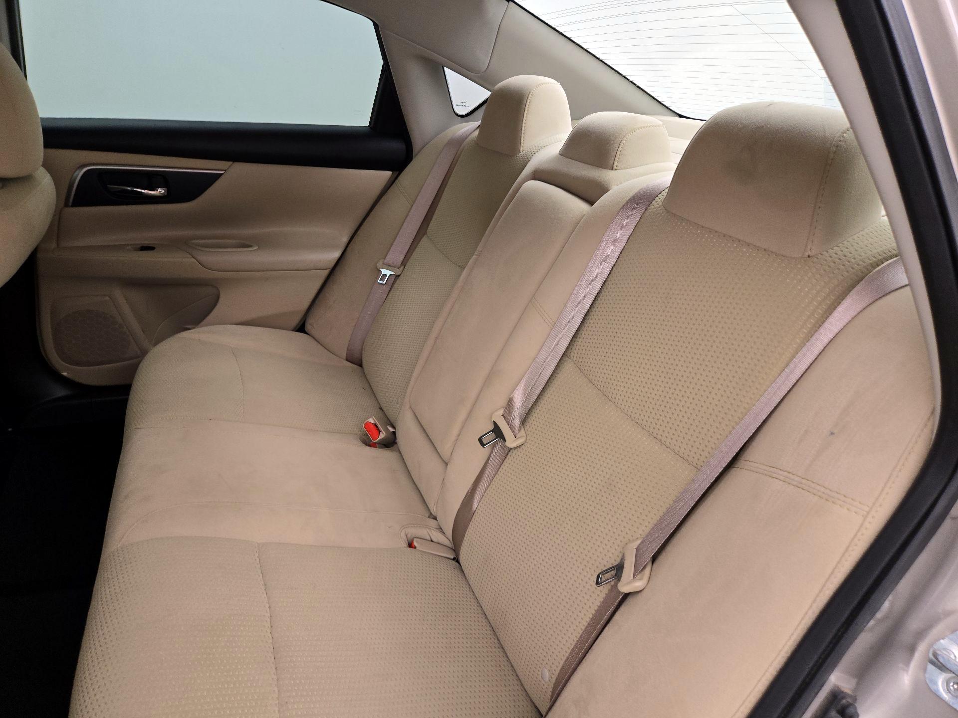 Thumbnail: 2015 Nissan Altima - 18