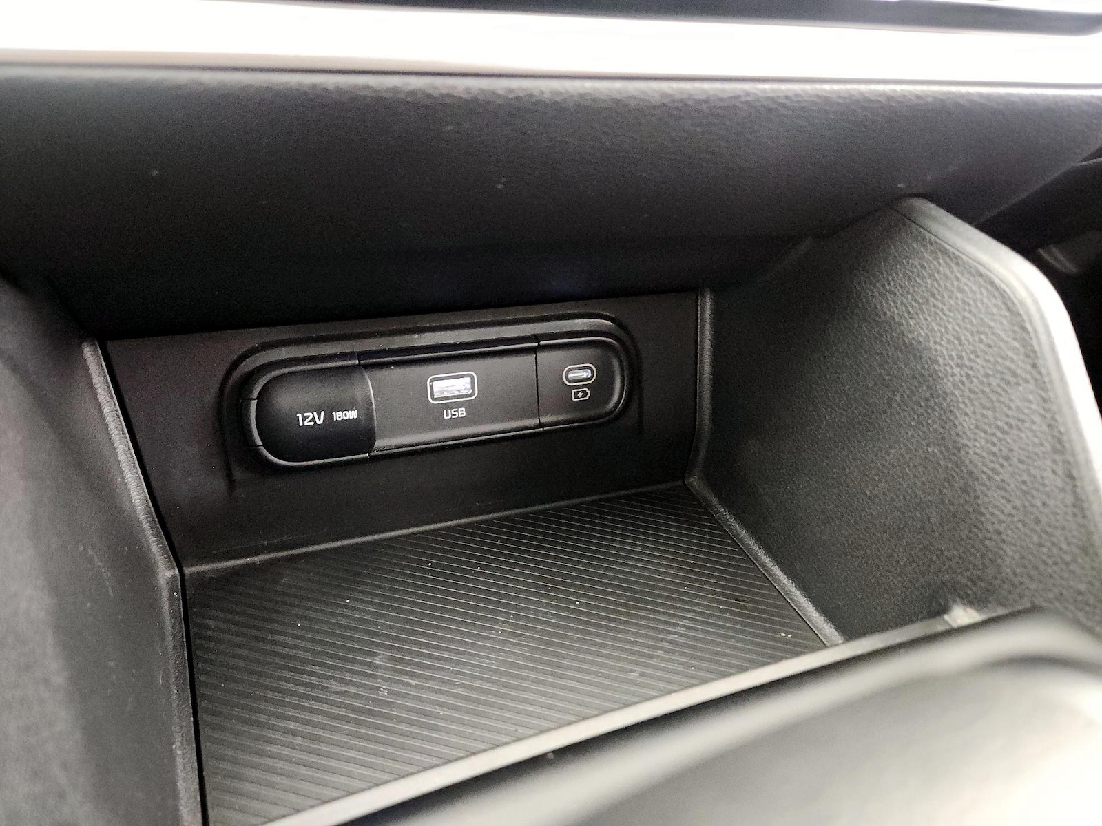 2025 Kia Sportage LX - Photo 17