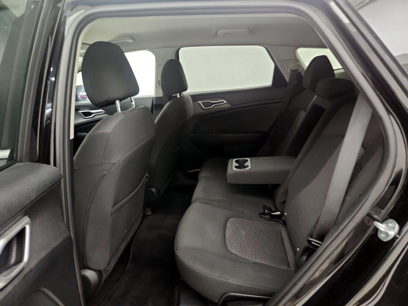 2025 Kia Sportage LX - Photo 18