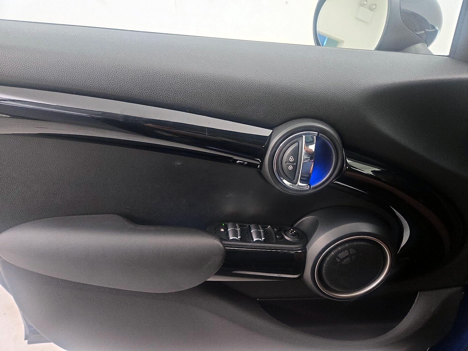 Thumbnail: 2015 MINI Cooper Hardtop - 12
