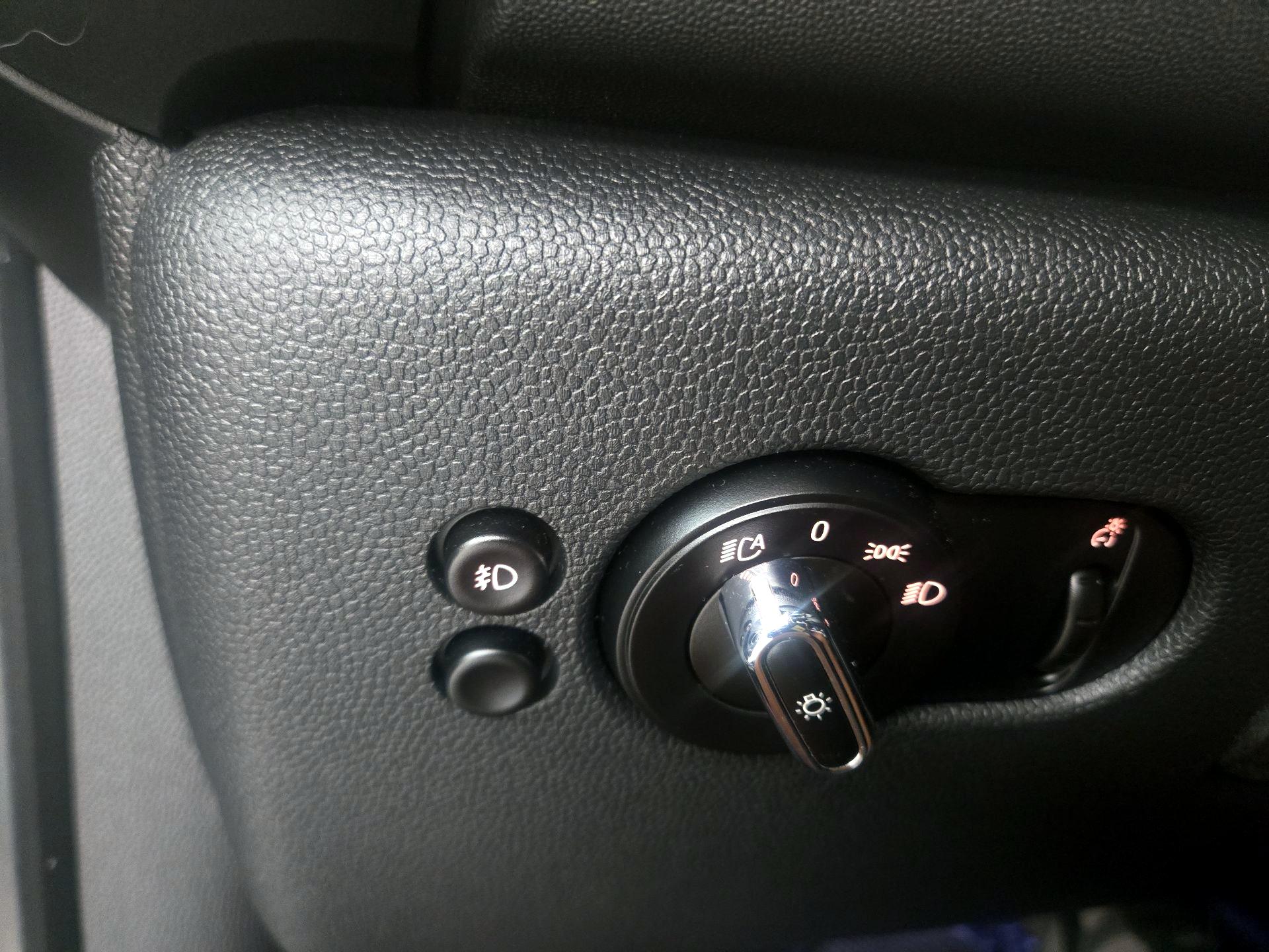 Thumbnail: 2015 MINI Cooper Hardtop - 13