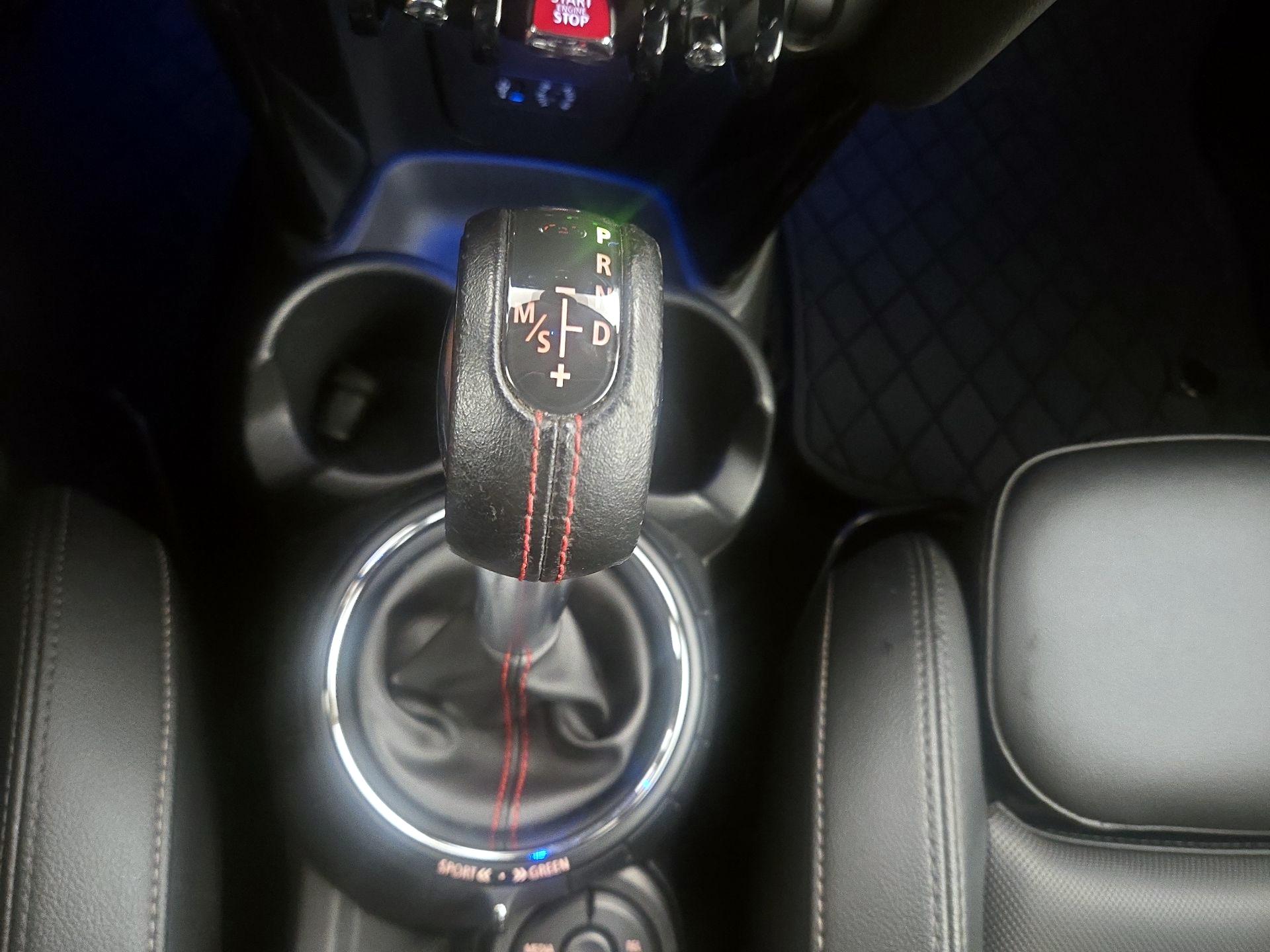 Thumbnail: 2015 MINI Cooper Hardtop - 17
