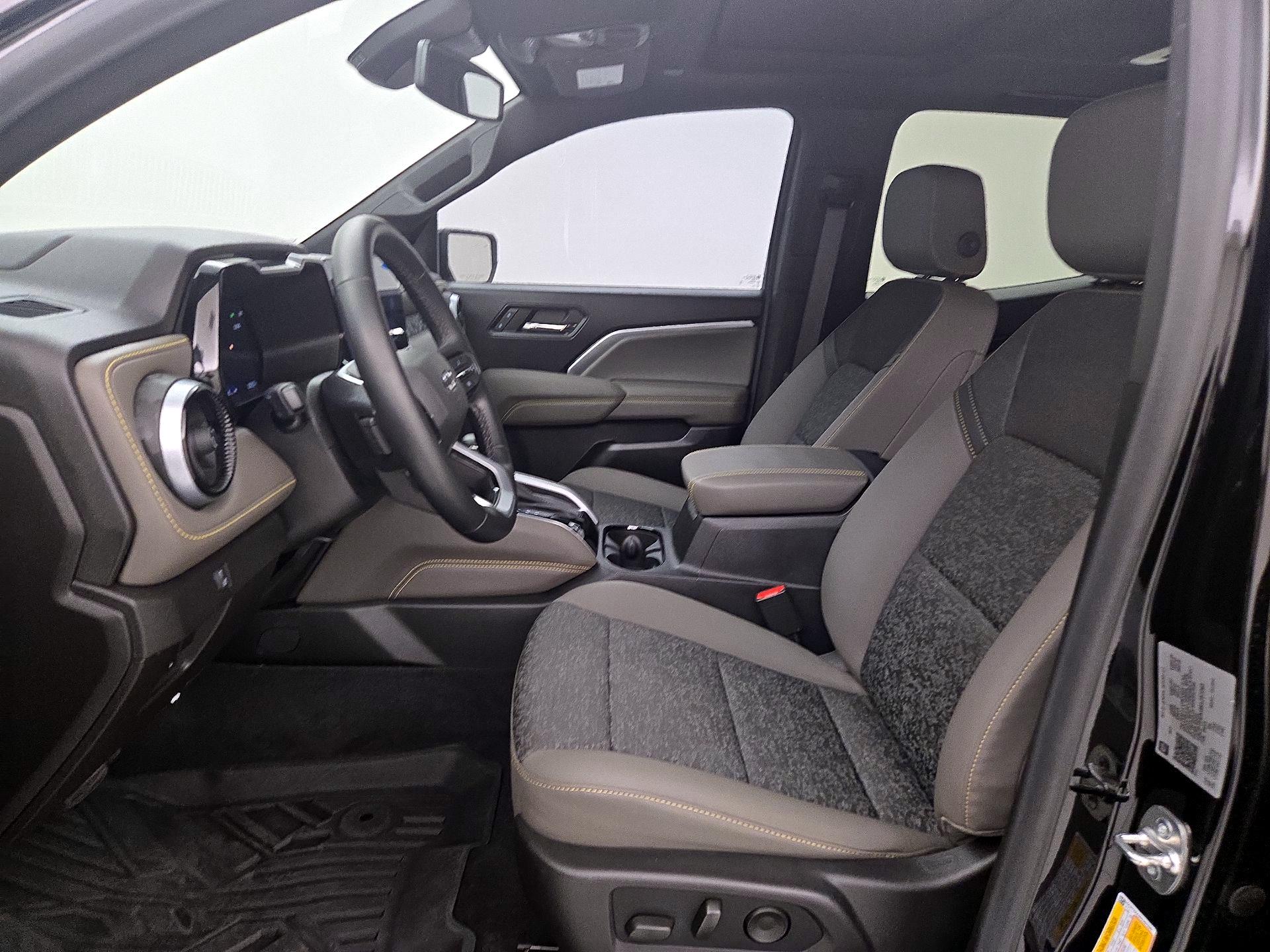 Thumbnail: 2024 Chevrolet Colorado - 11