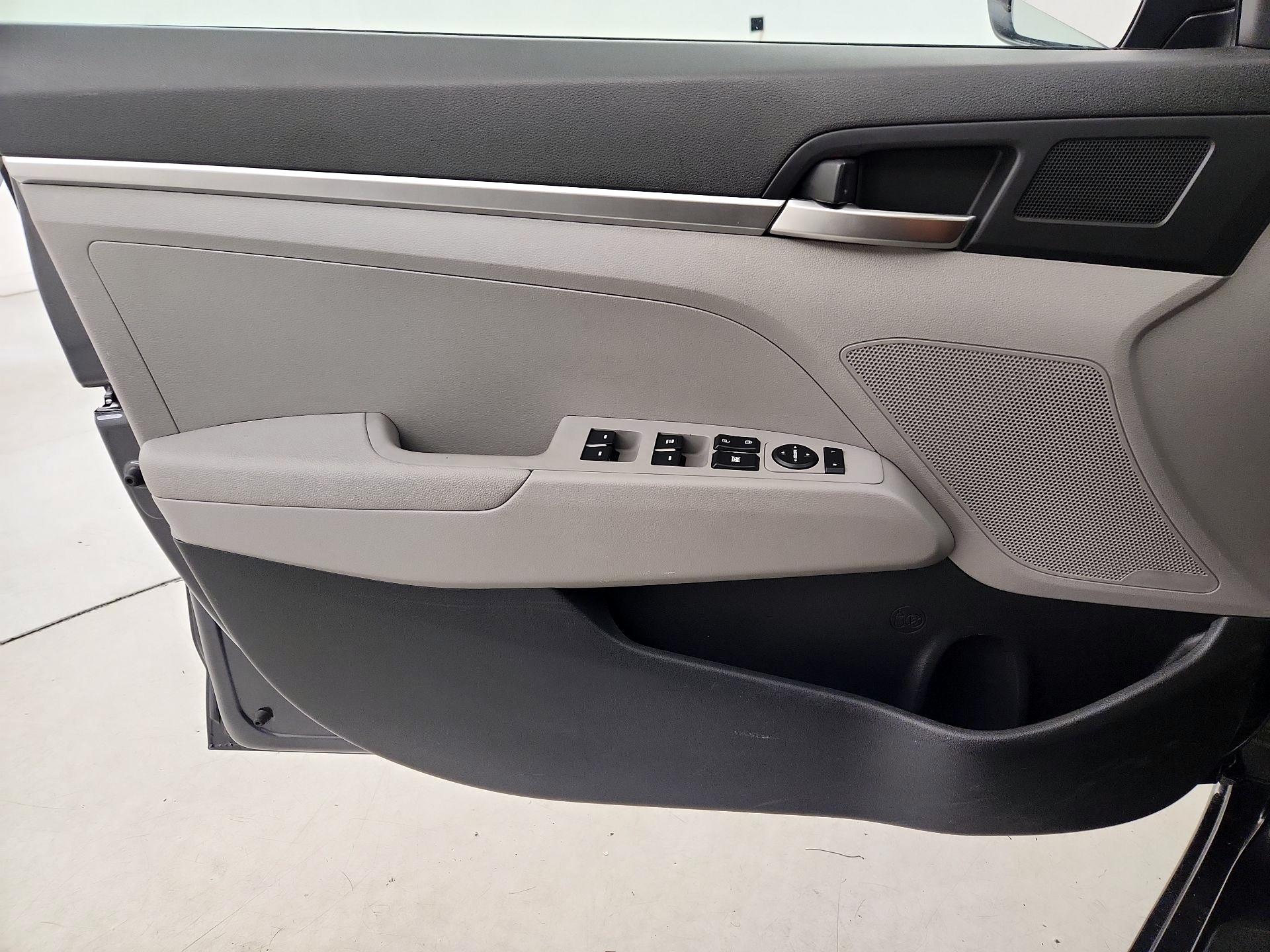 Thumbnail: 2020 Hyundai Elantra - 12
