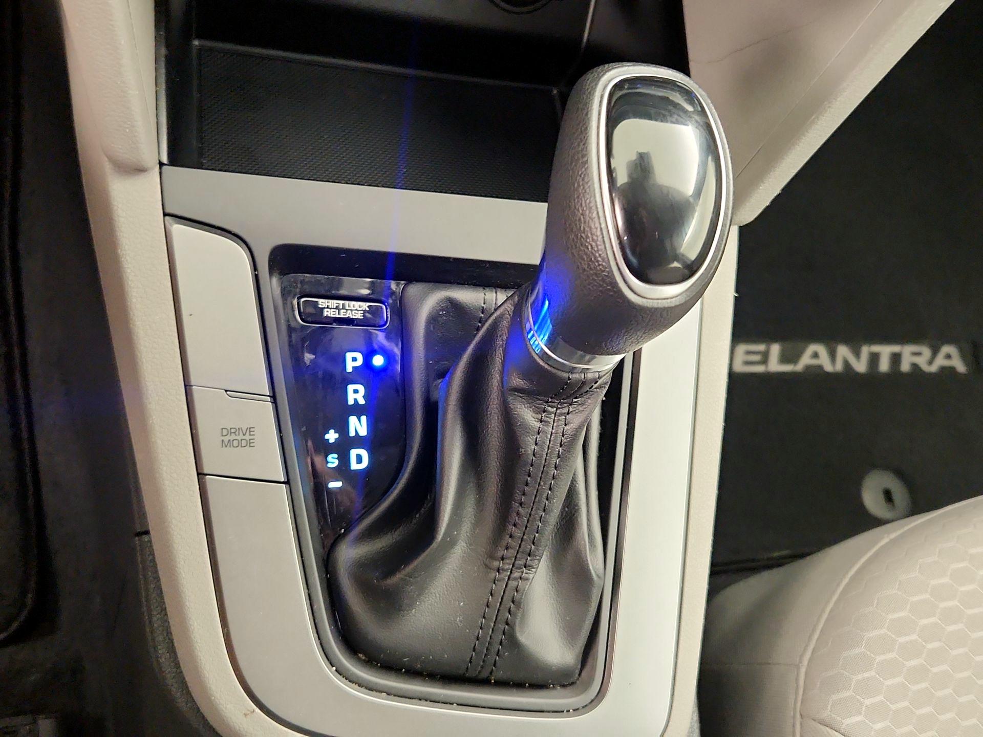 Thumbnail: 2020 Hyundai Elantra - 17