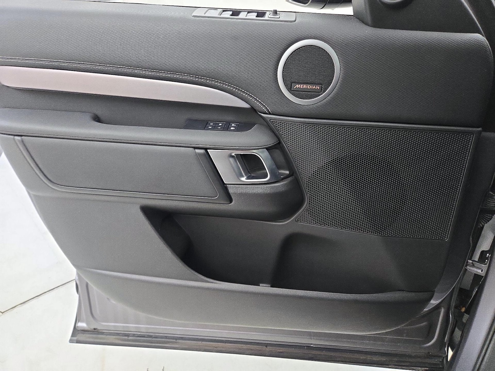 2024 Land Rover Discovery Dynamic SE - Photo 13