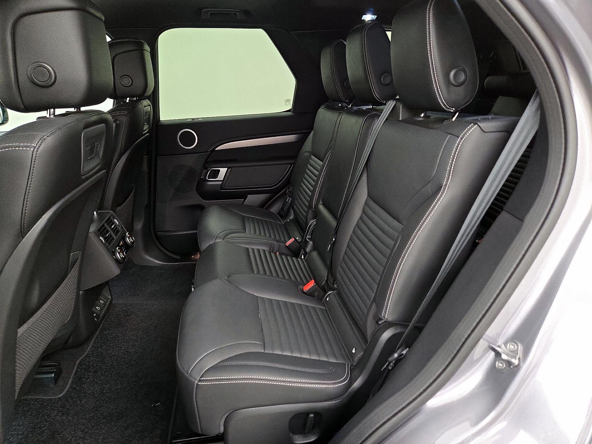 Thumbnail: 2024 Land Rover Discovery - 18