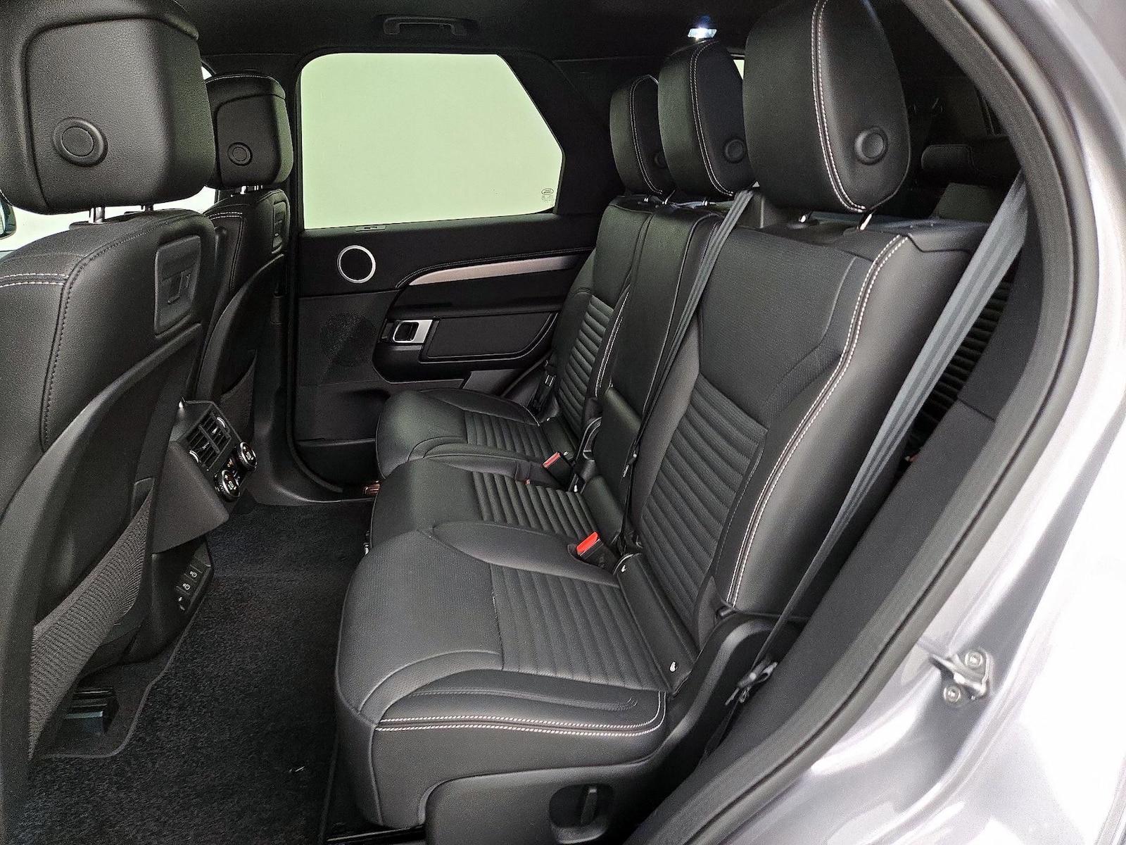 2024 Land Rover Discovery Dynamic SE - Photo 19