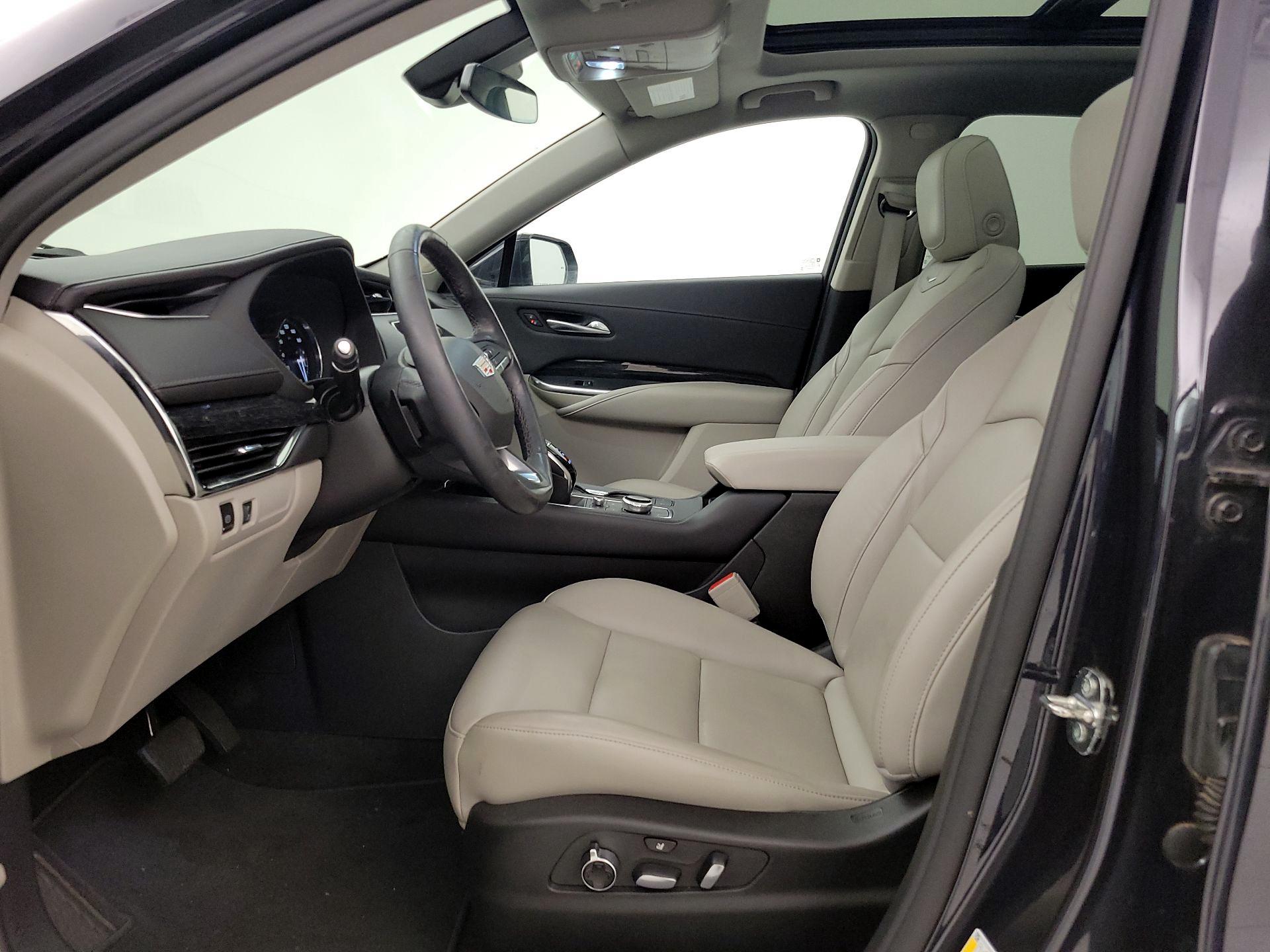 Thumbnail: 2023 Cadillac XT4 - 11