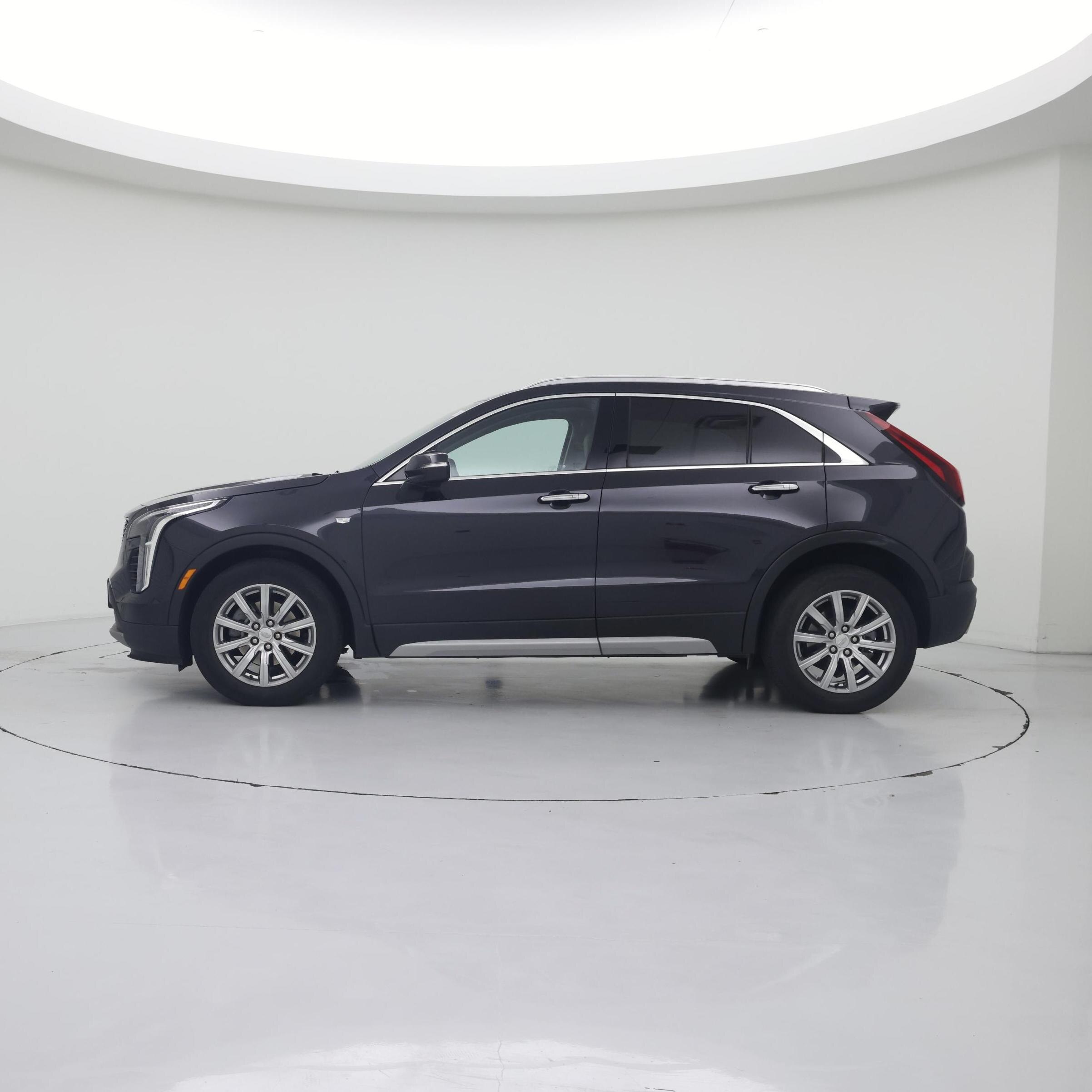 Thumbnail: 2023 Cadillac XT4 - 3