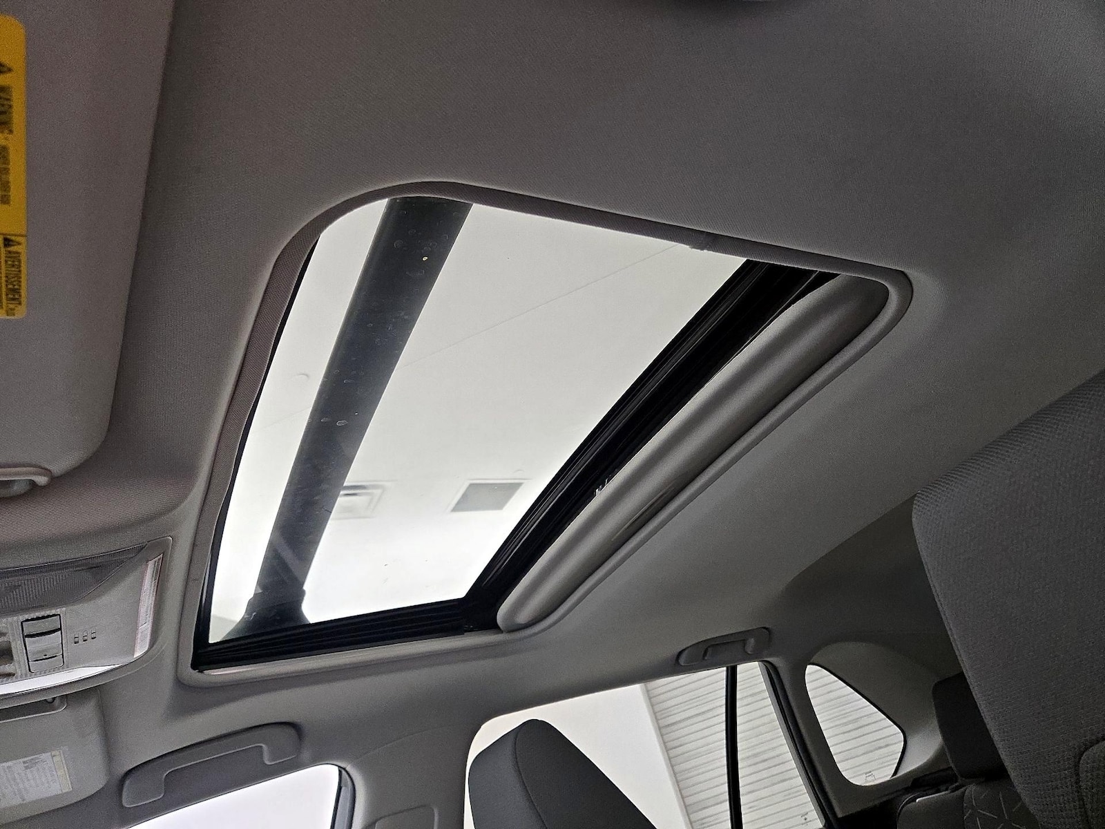 2021 Toyota RAV4 XLE - Photo 20