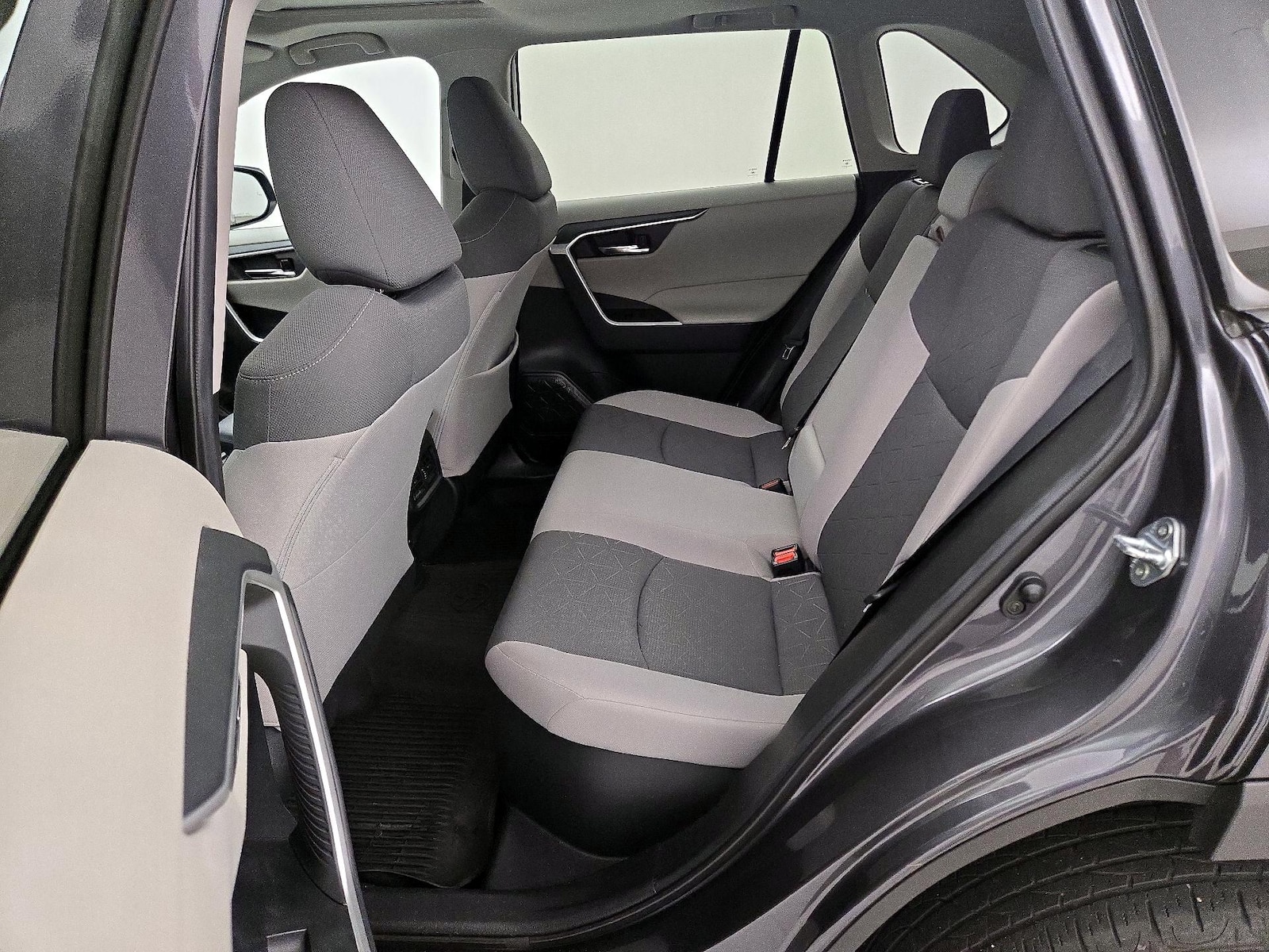 2021 Toyota RAV4 XLE - Photo 21