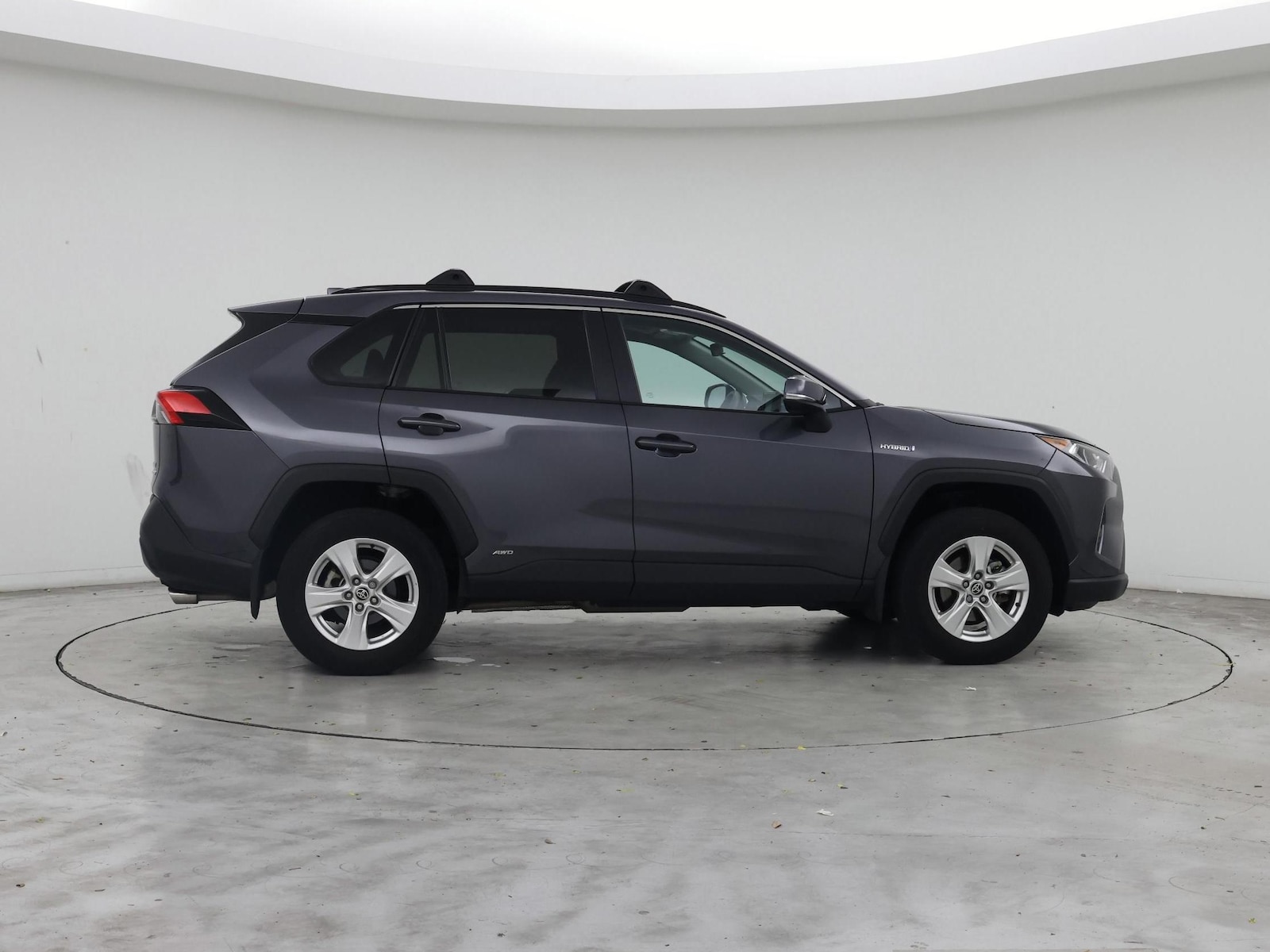 2021 Toyota RAV4 XLE - Photo 8