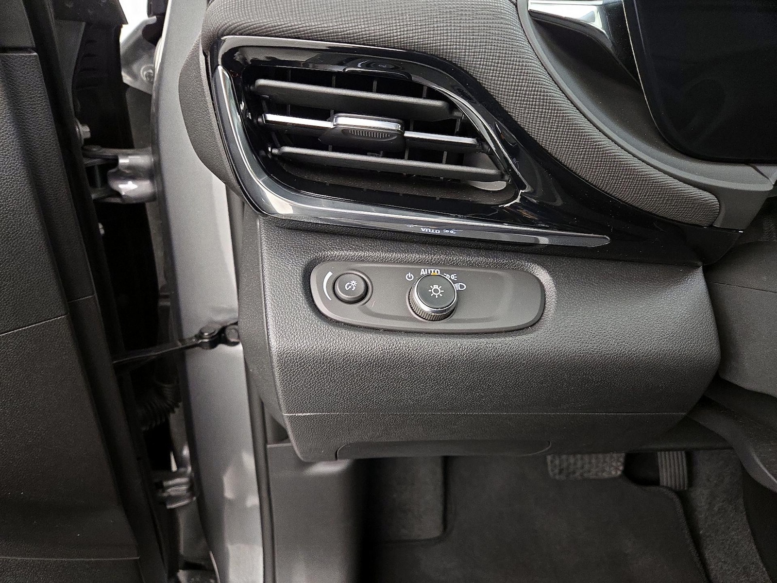 2025 Buick Envista Sport Touring - Photo 14
