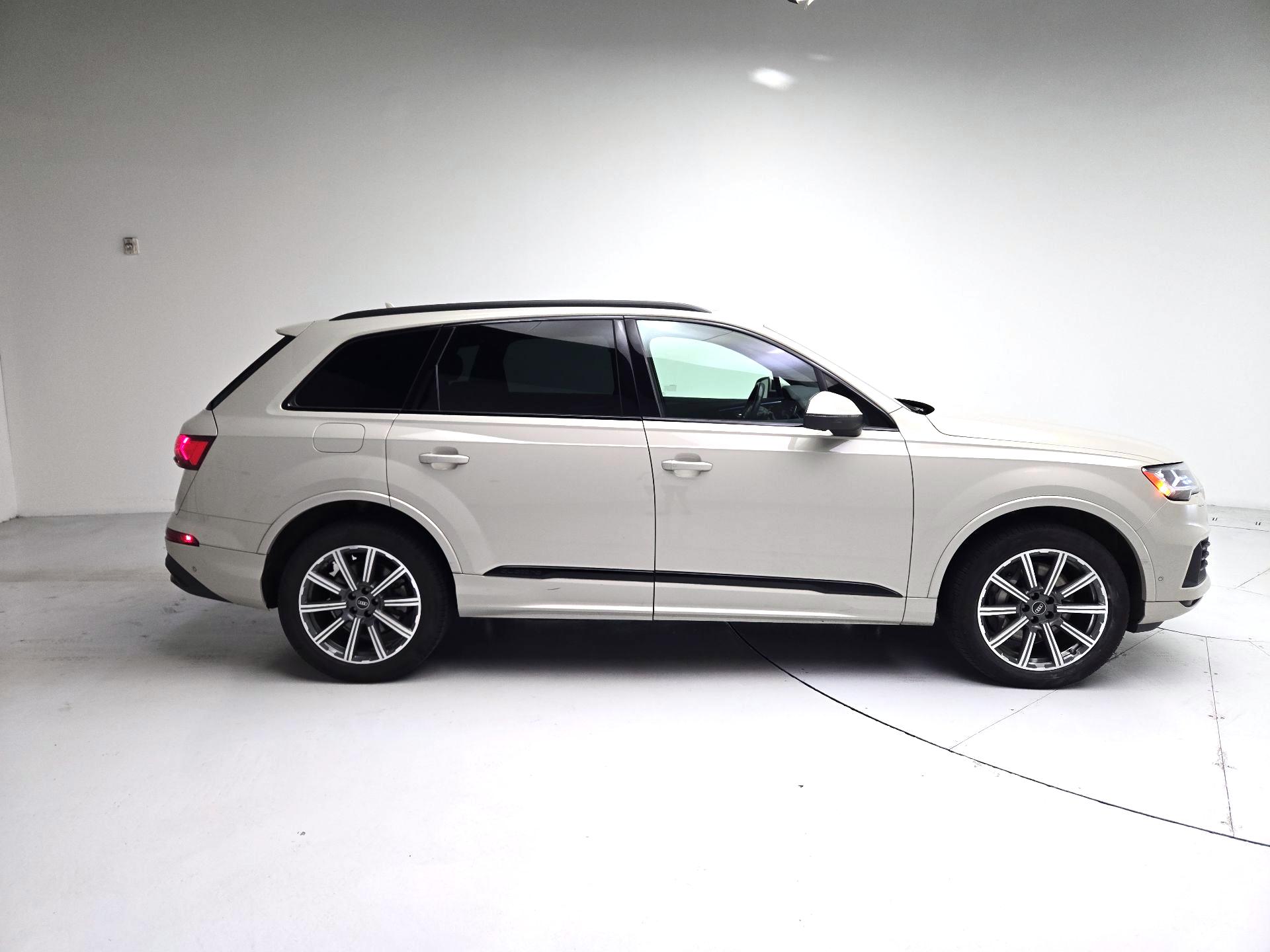 Thumbnail: 2023 Audi Q7 - 4