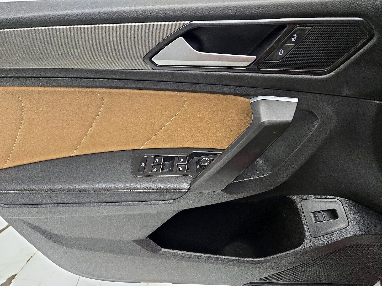 2022 Volkswagen Tiguan SE - Photo 11