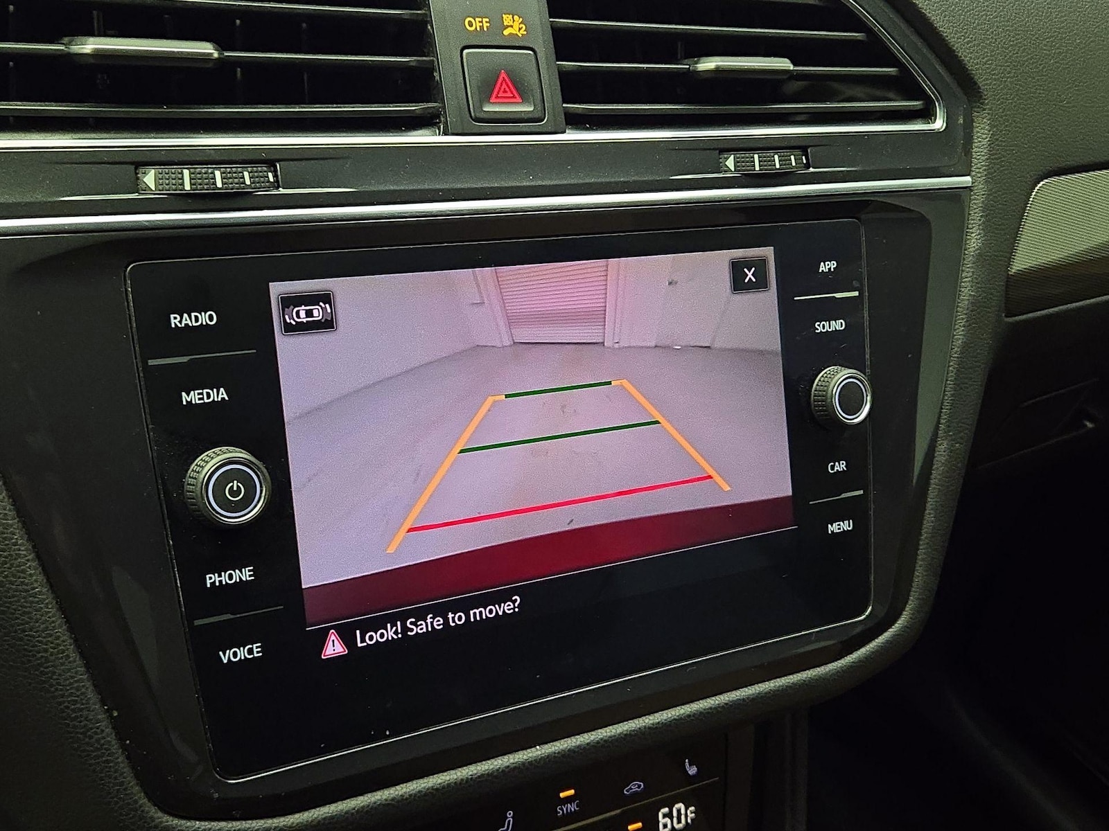 2022 Volkswagen Tiguan SE - Photo 13