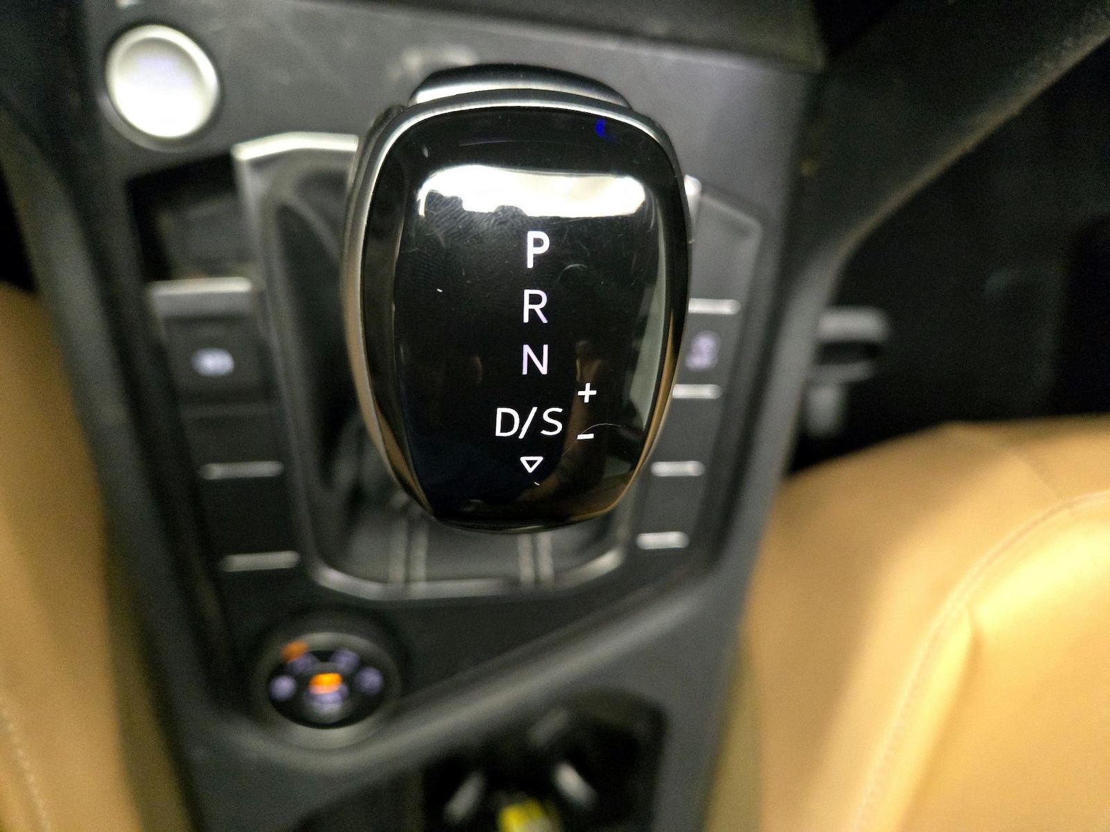 2022 Volkswagen Tiguan SE - Photo 16