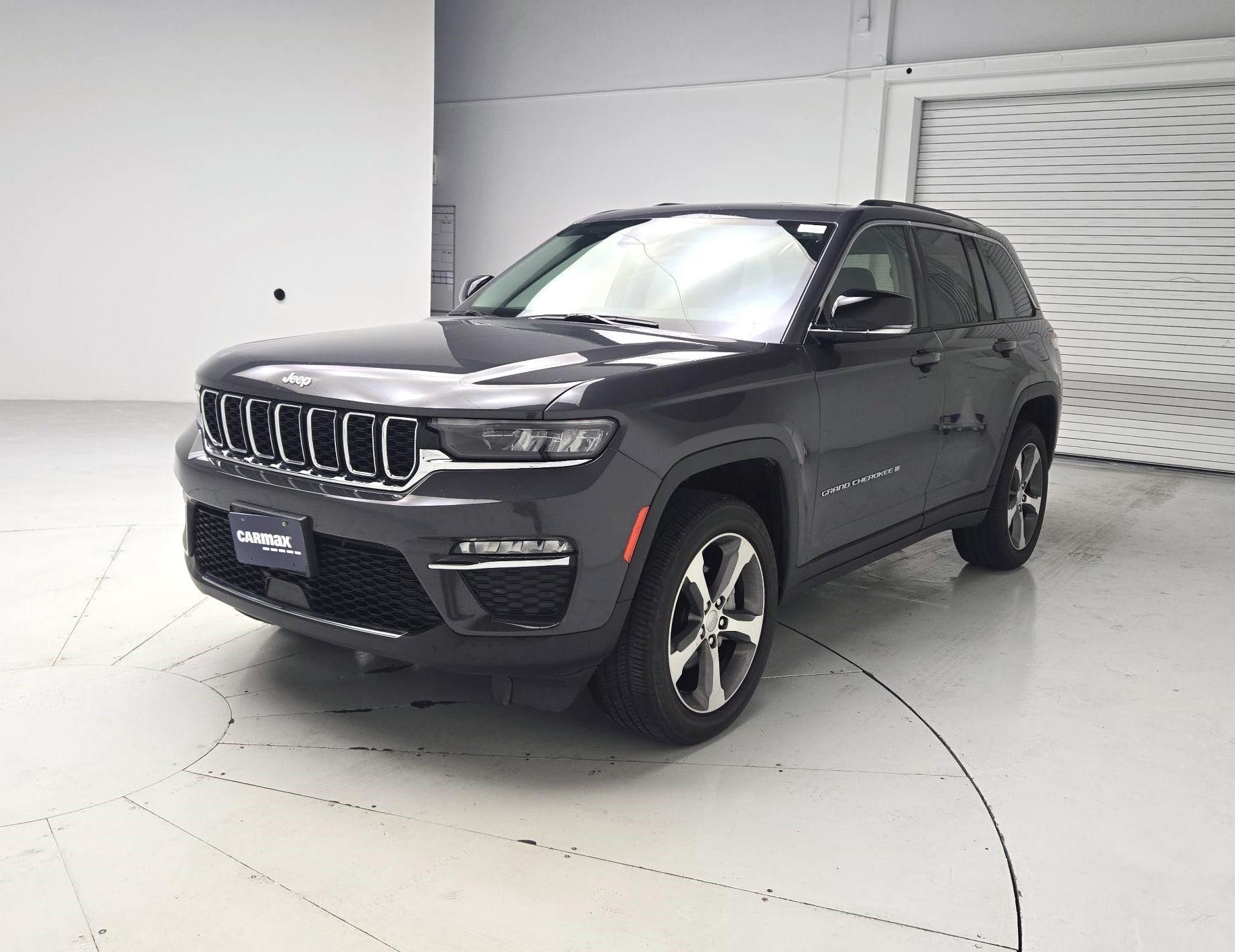 Thumbnail: 2023 Jeep Grand Cherokee - 3