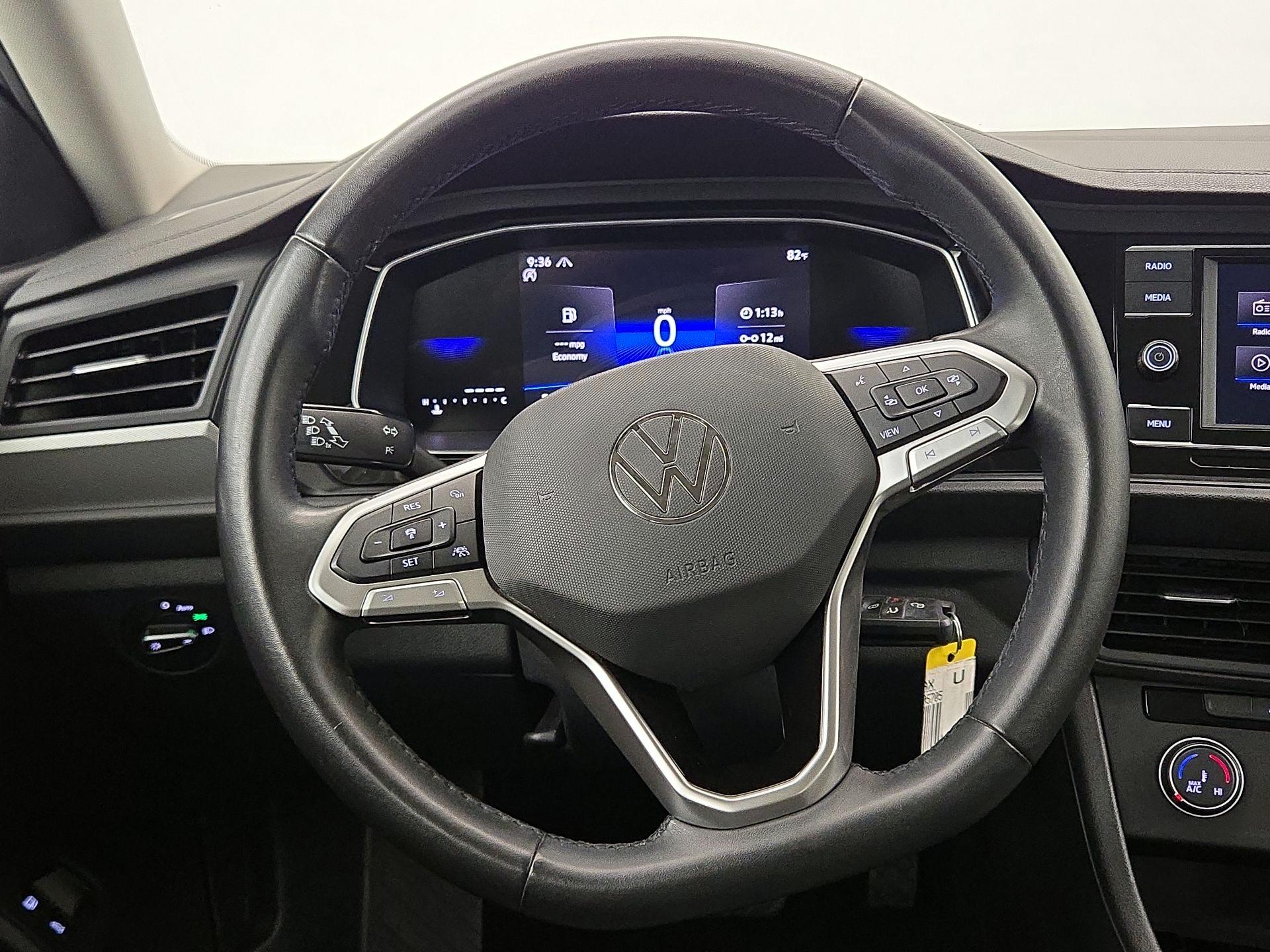 Thumbnail: 2024 Volkswagen Jetta - 10