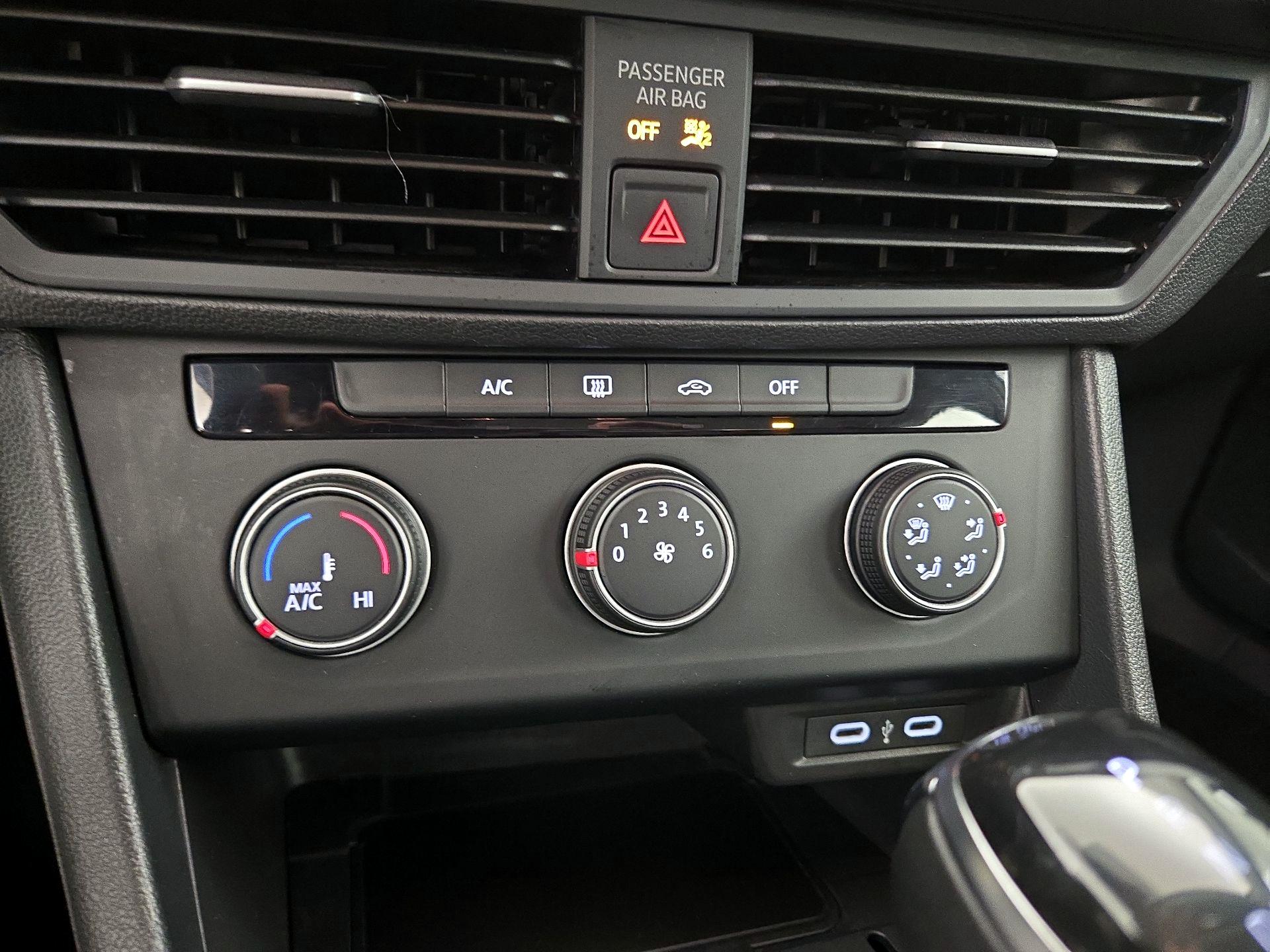 Thumbnail: 2024 Volkswagen Jetta - 16