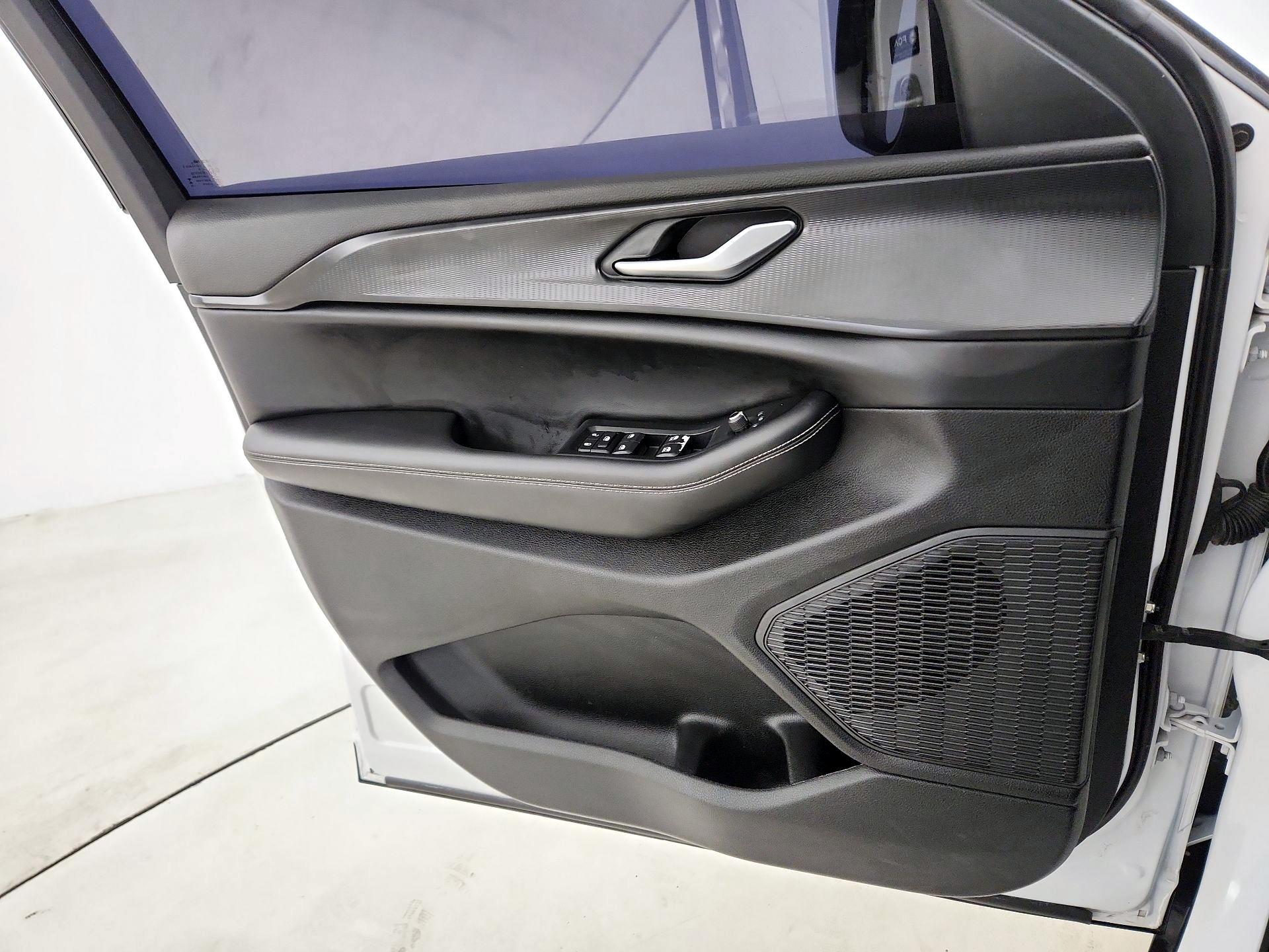 Thumbnail: 2023 Jeep Grand Cherokee - 12