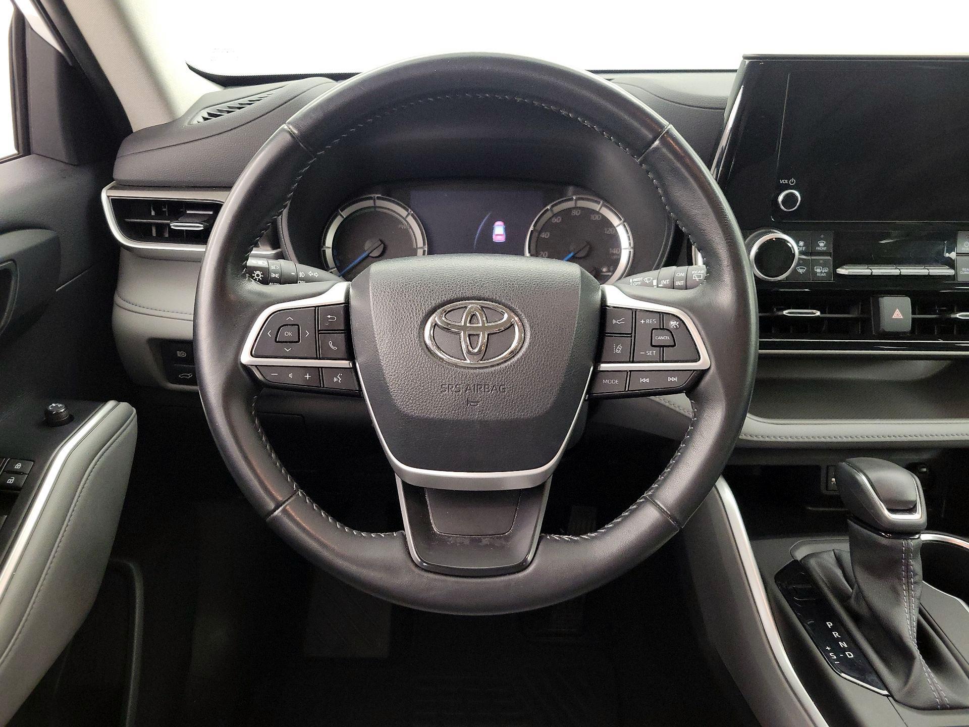 Thumbnail: 2023 Toyota Highlander - 10